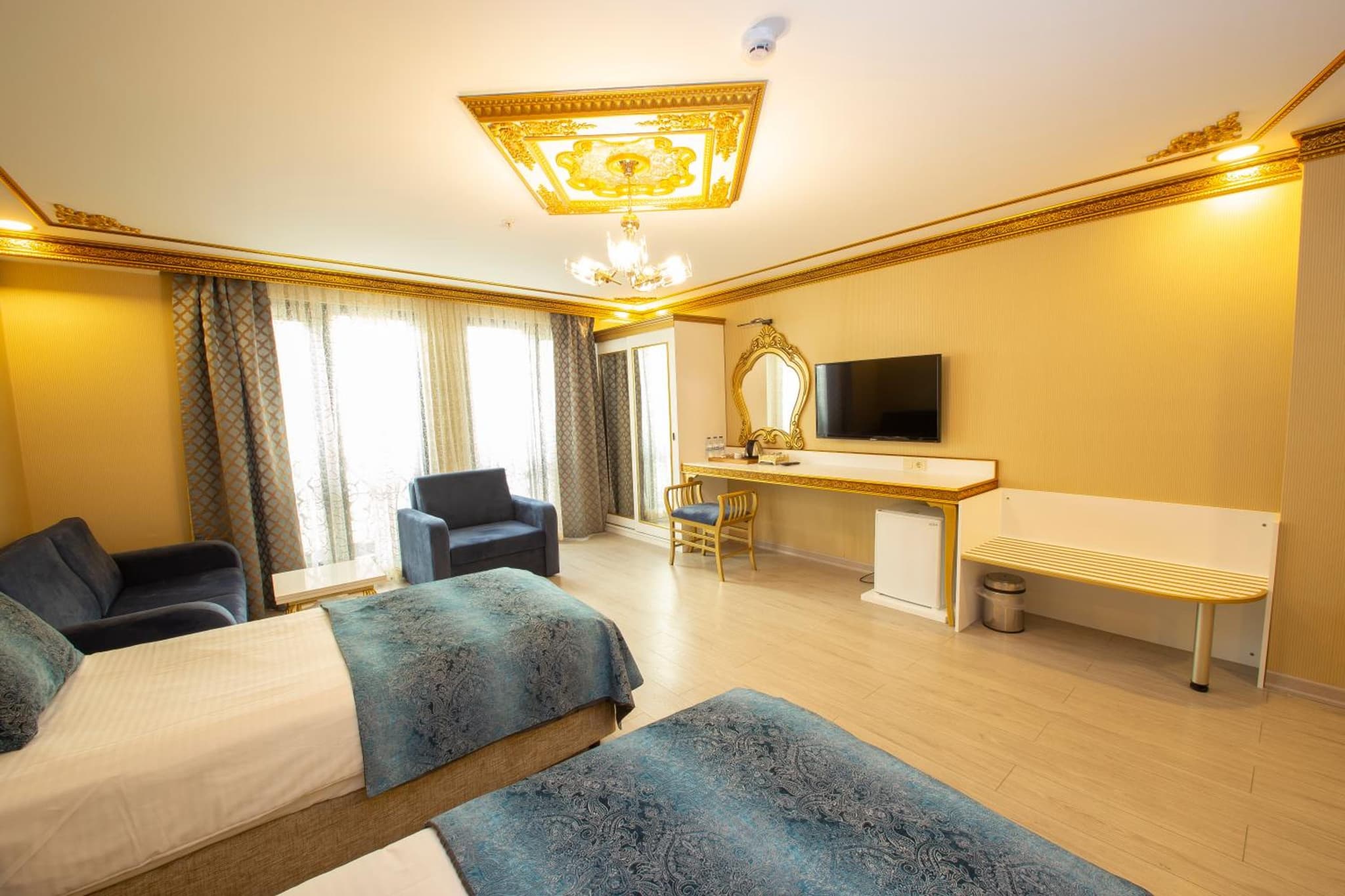 Empire Suite Hotel - Image 1