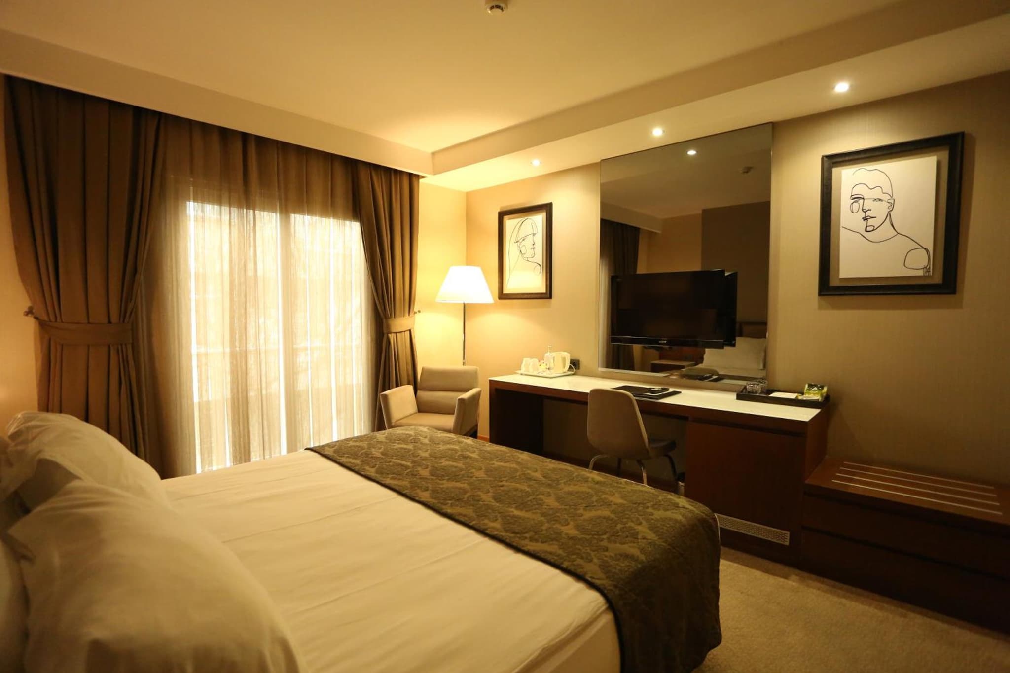Riva Reşatbey Lüks Otel - Image 1