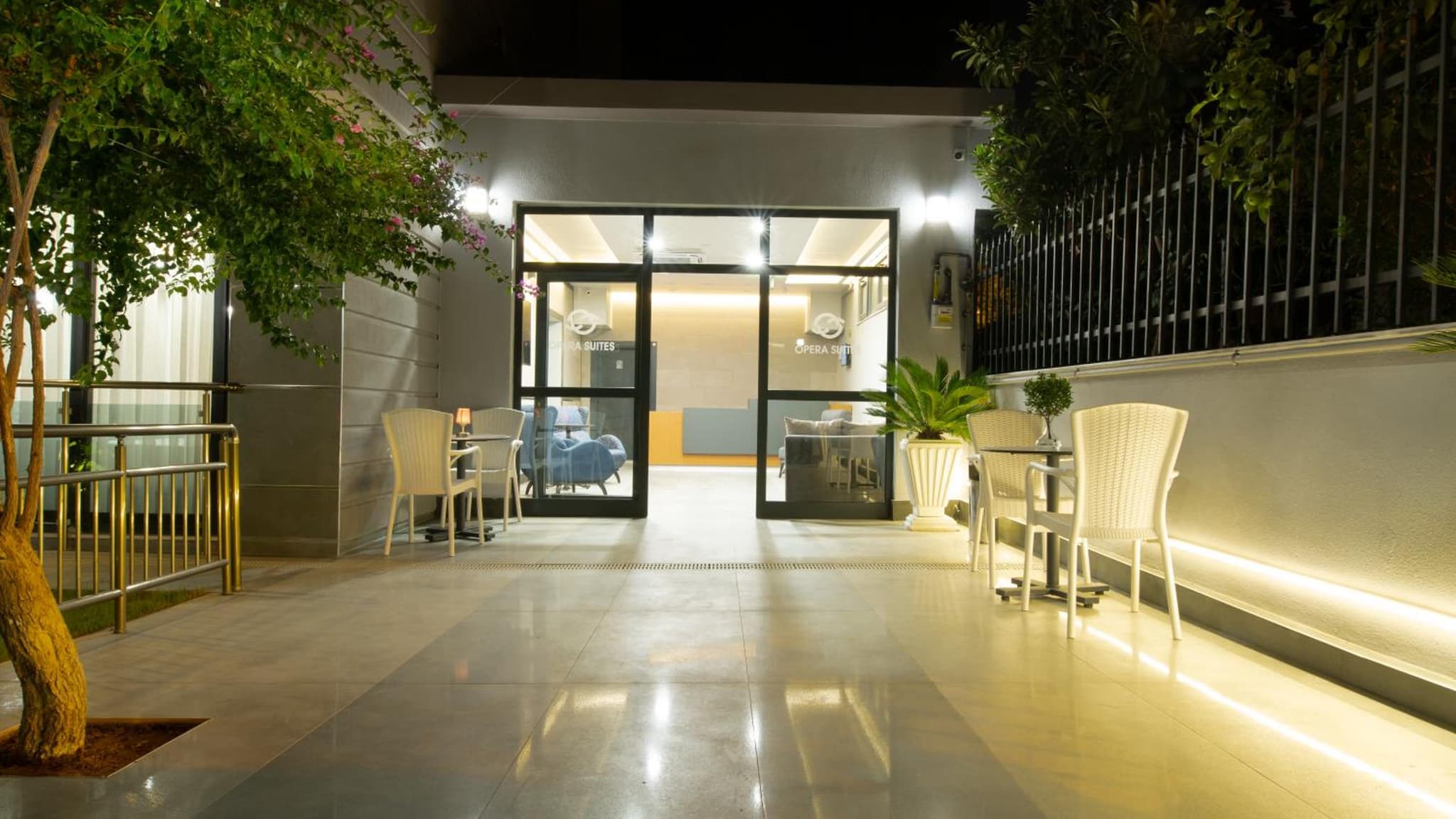 OPERA SUITES Apart Hotel - Image 2