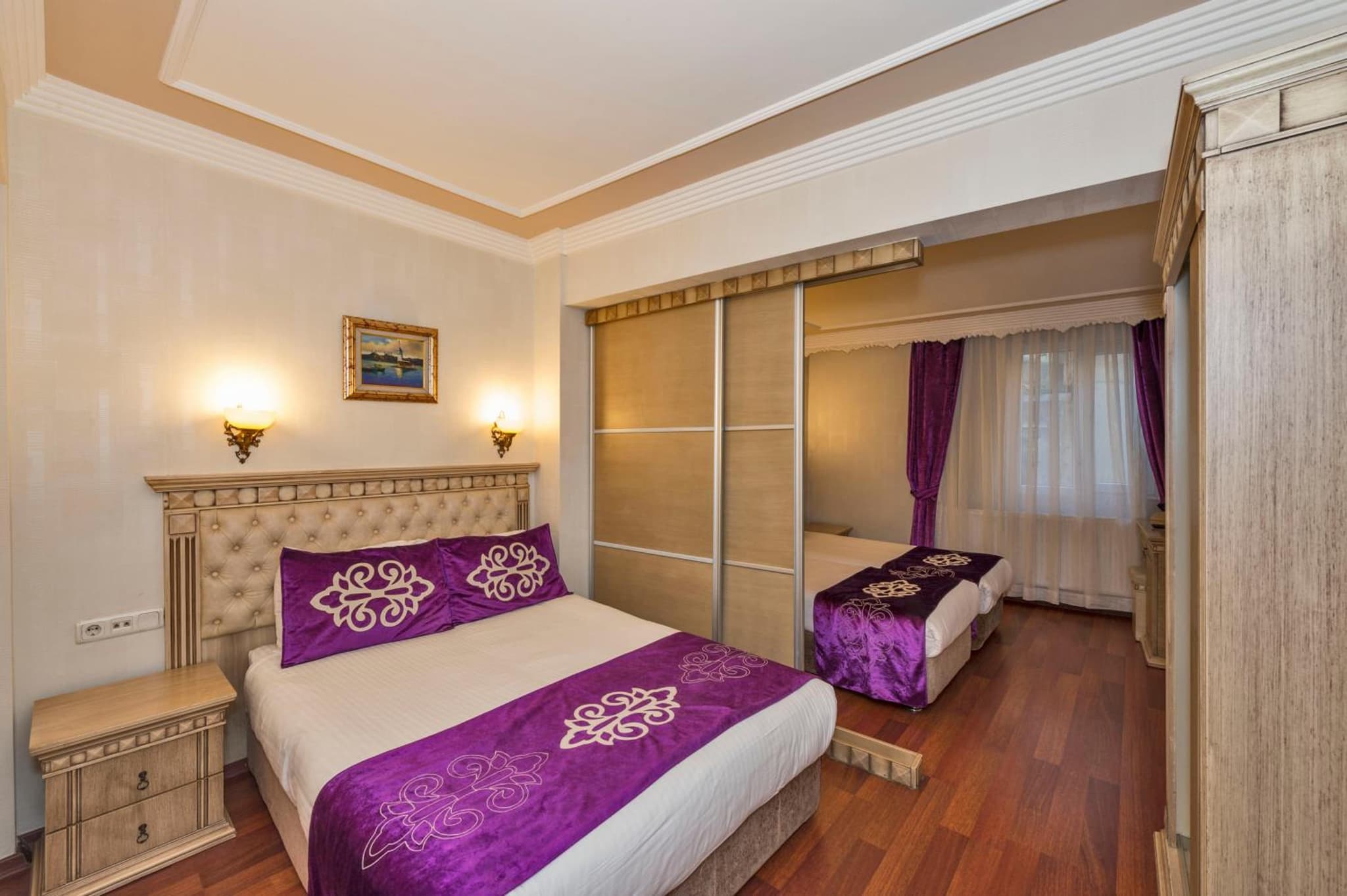 Istanbul Holiday Hotel - Image 2