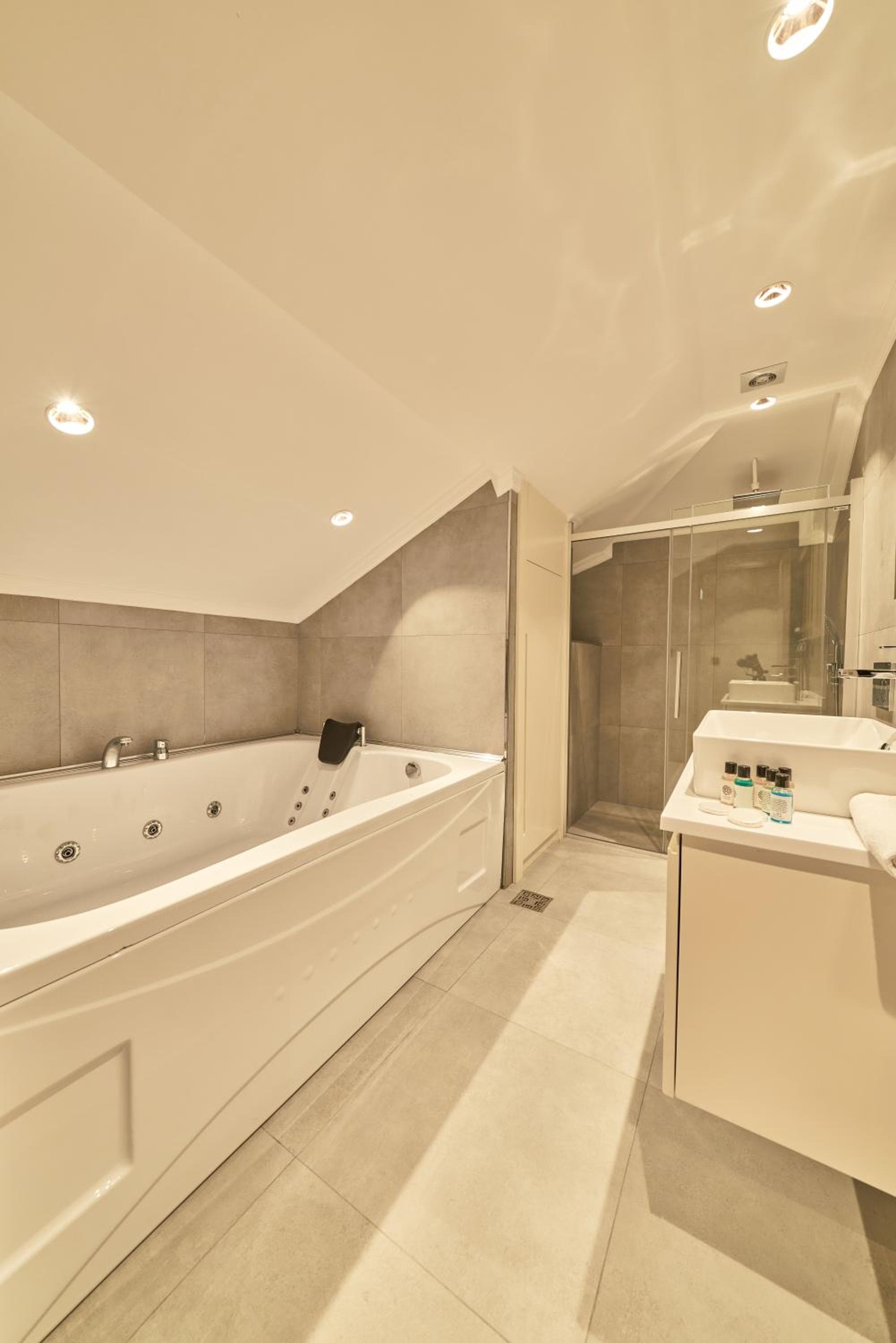 Selini Hotel İstanbul Airport - Image 1