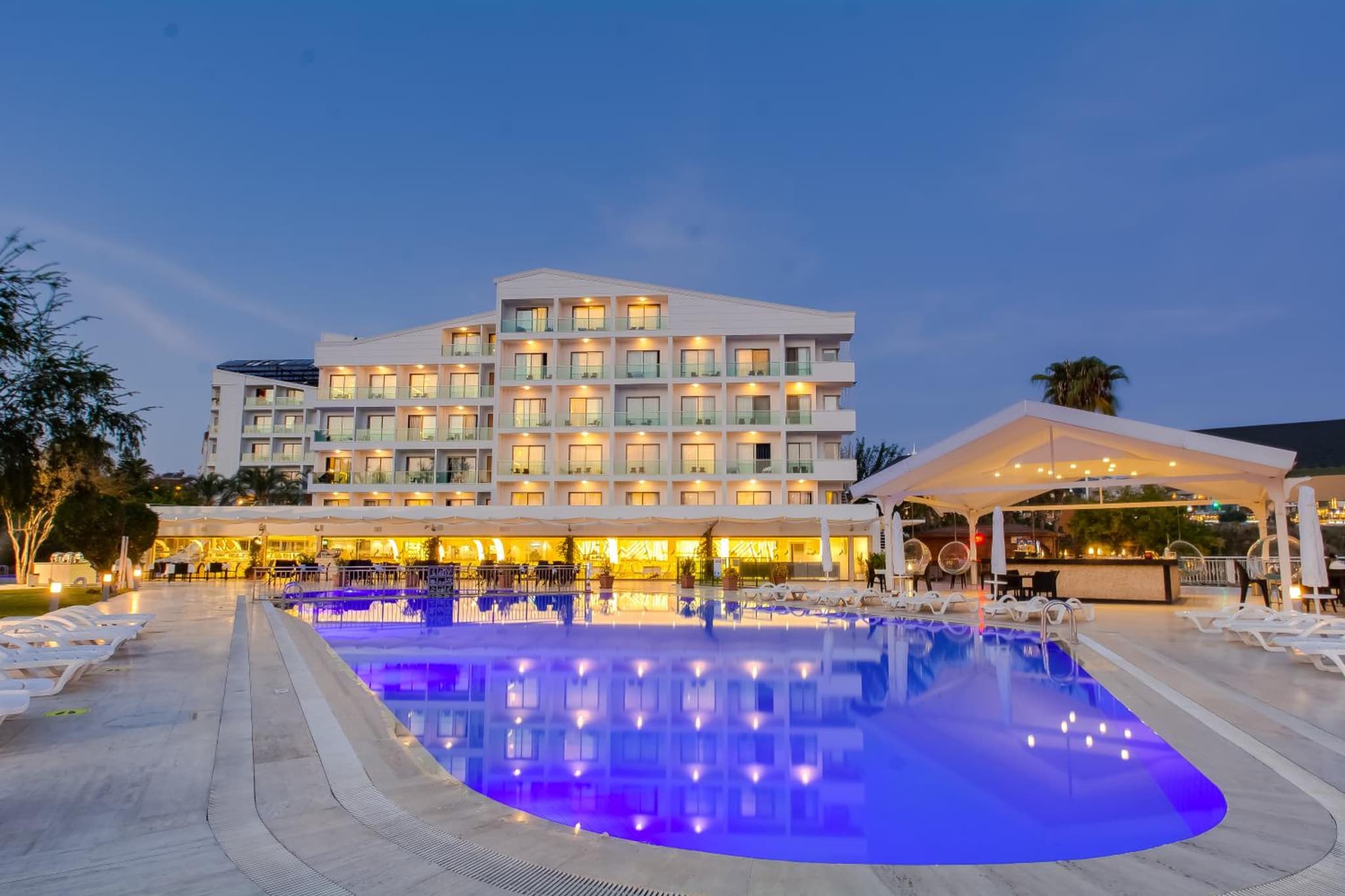 Falcon Otel - Image 1