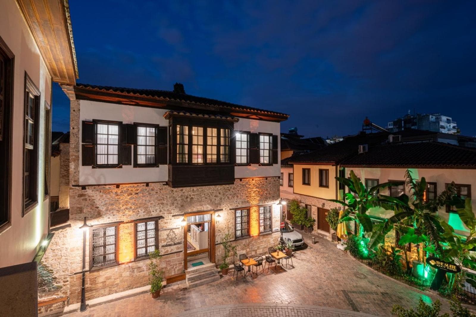 Cedrus Hotel - Image 1