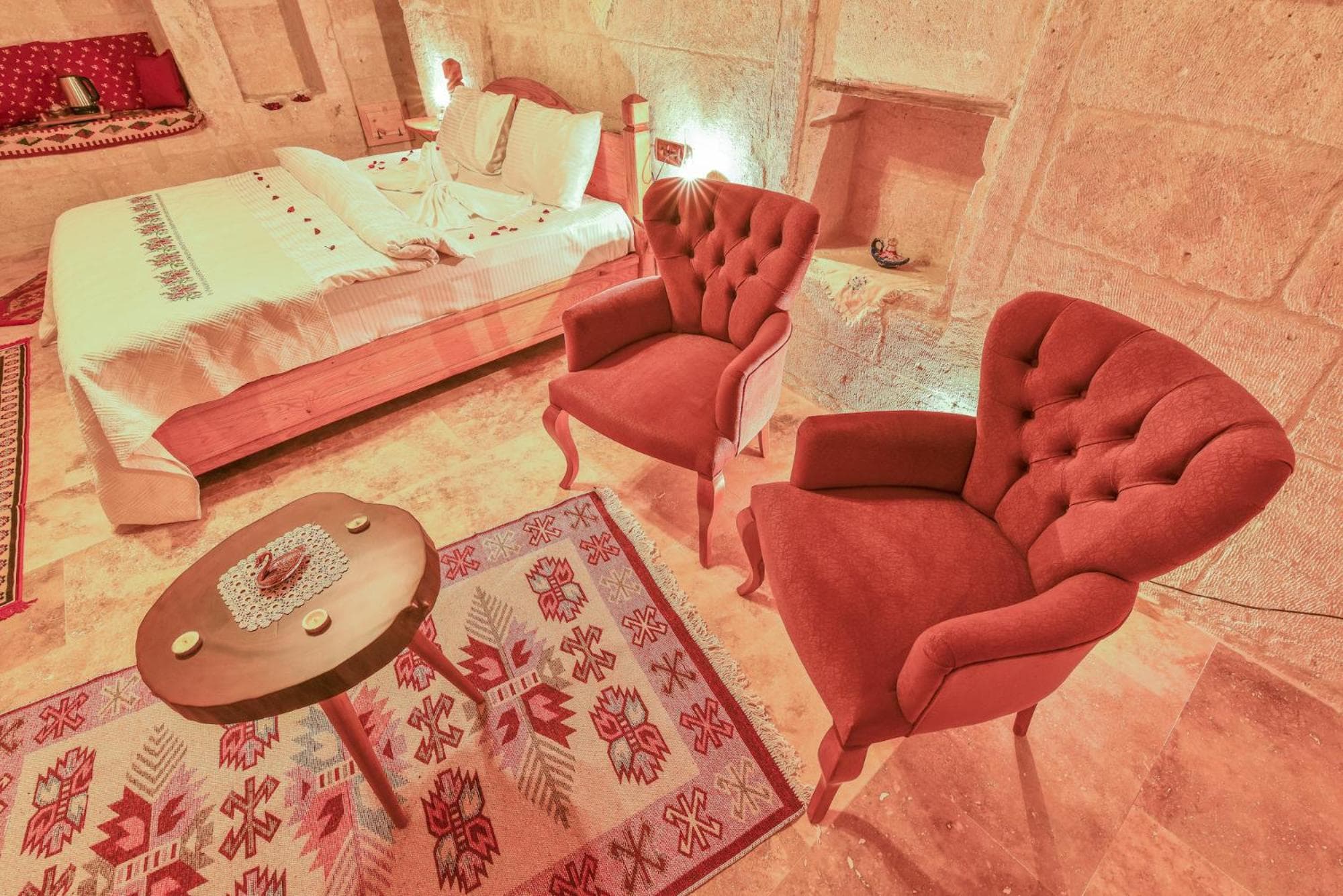 Mosaic Cave Hotel - Image 4