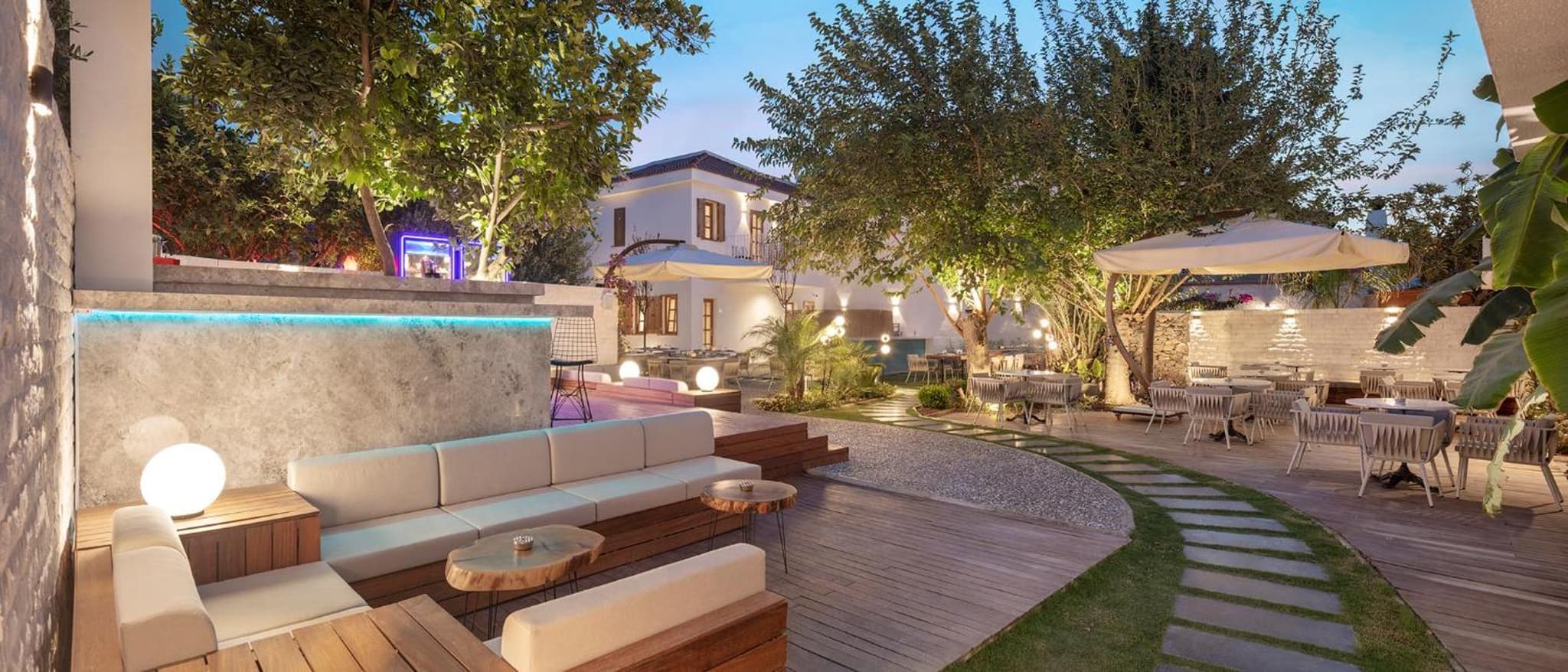 Mellow Blue Hotel - Image 3