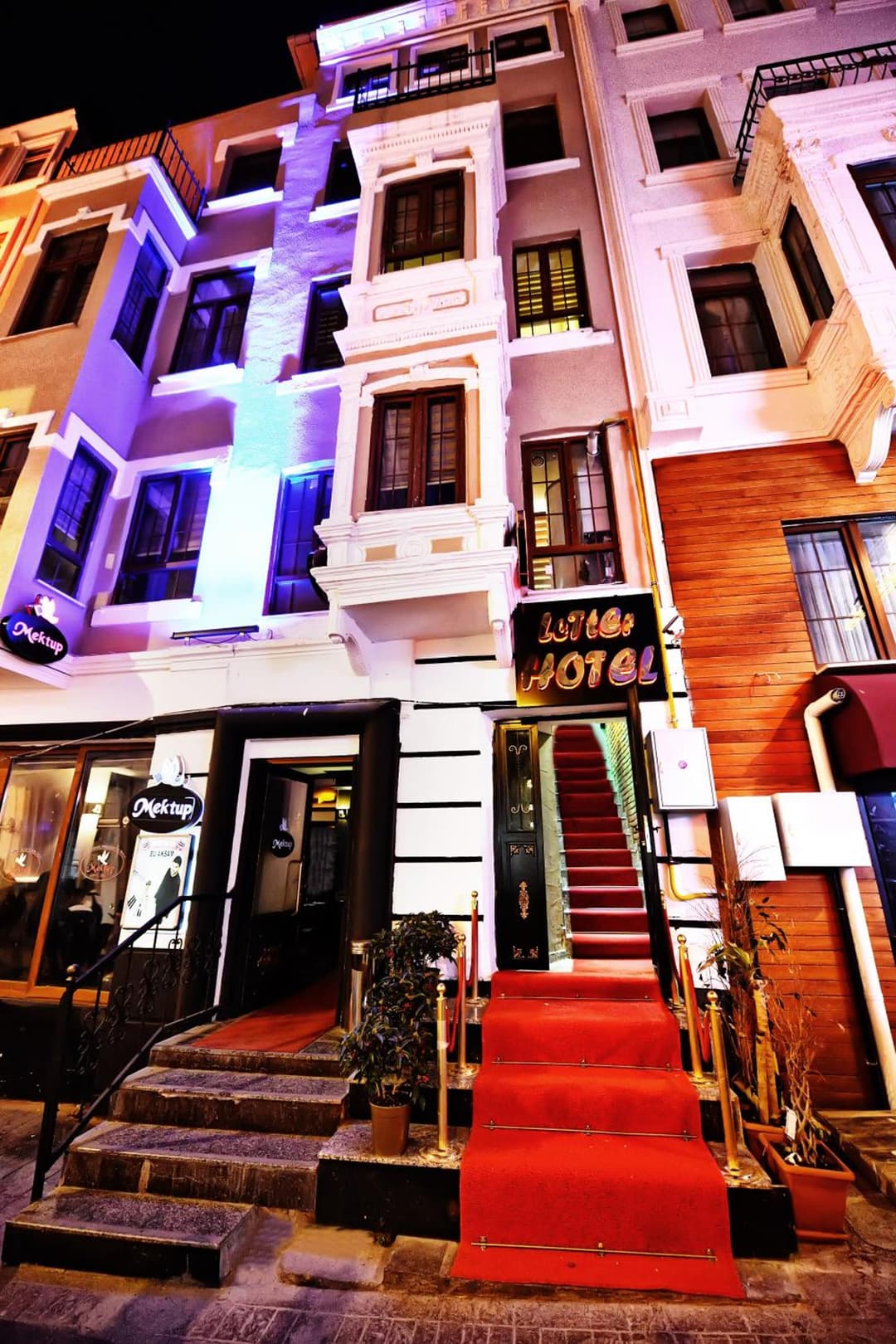 Letter Hotel fotoğrafı