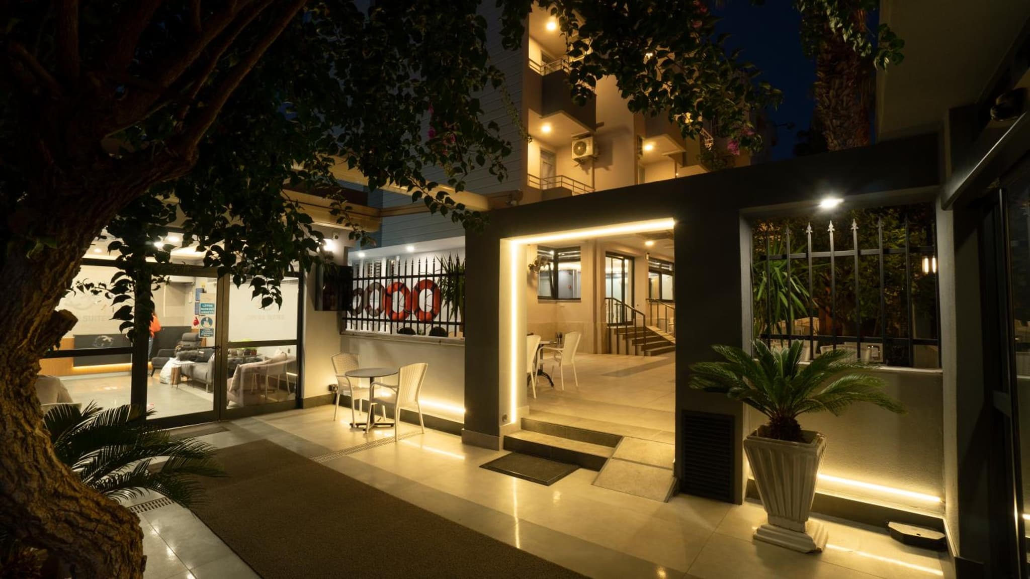 OPERA SUITES Apart Hotel - Image 1