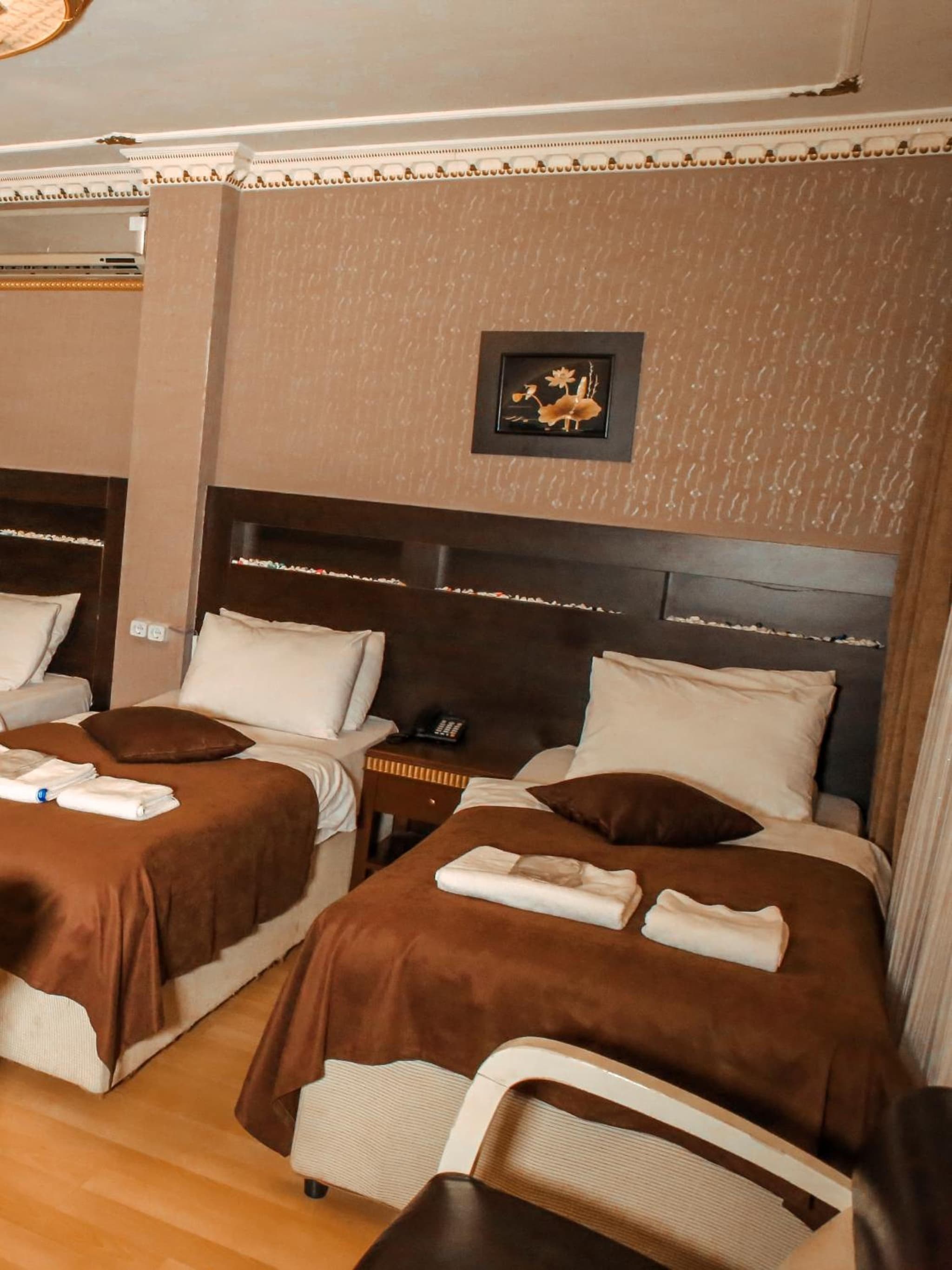 Letter Hotel - Image 2