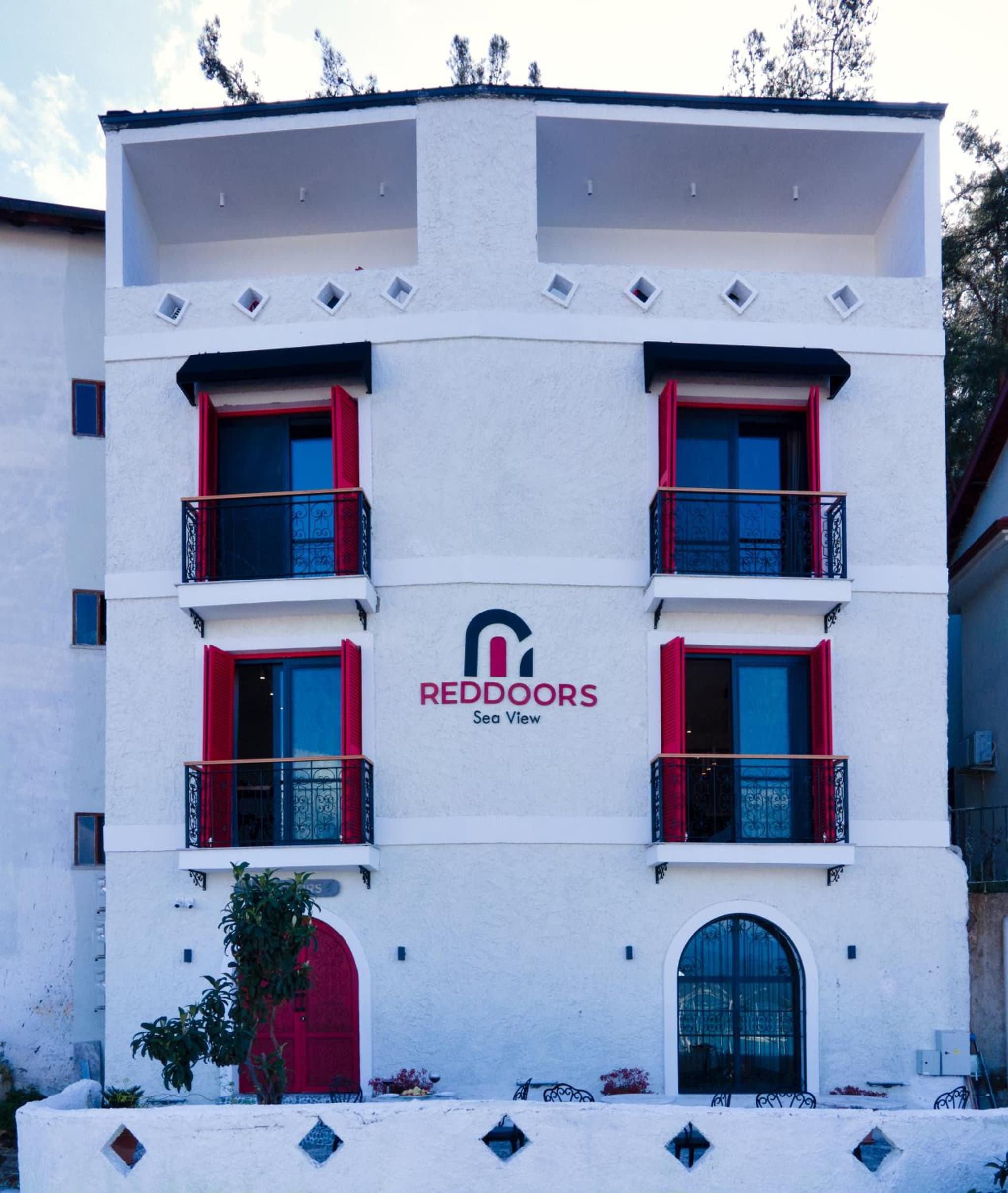 Reddoors Suites Deniz Manzaralı - Image 1