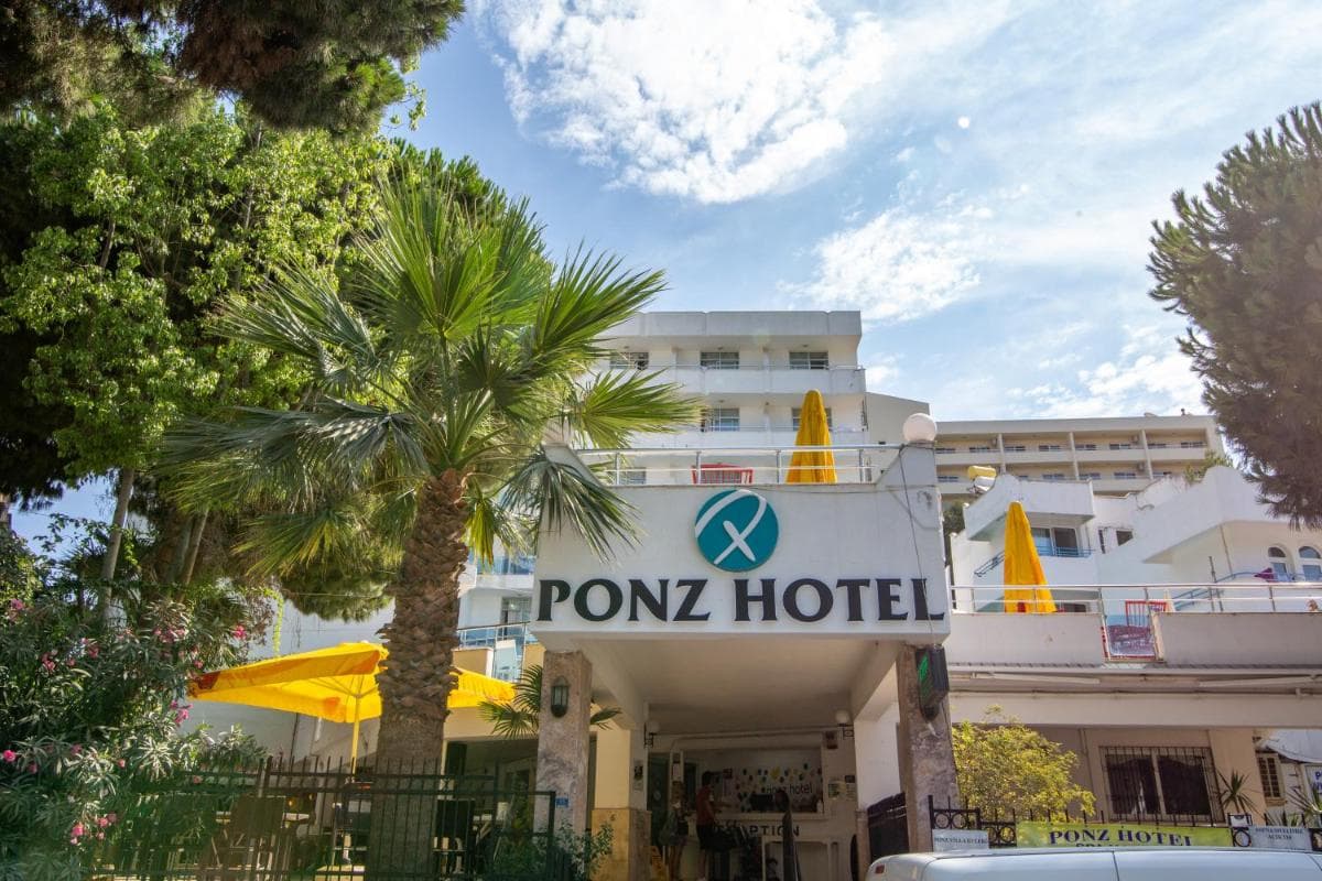 Ponz Hotel - Image 2