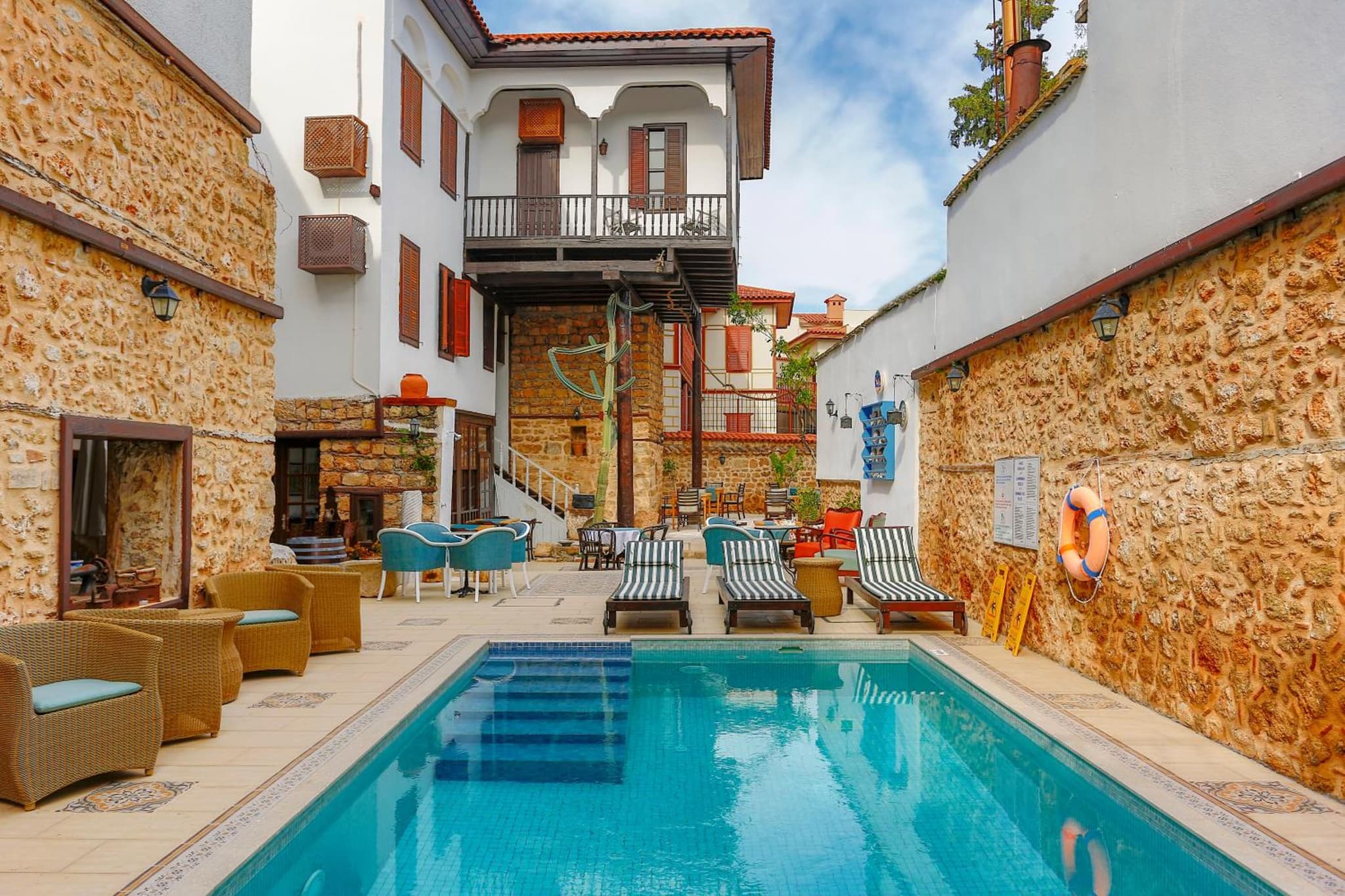 Atelya Art Hotel - Image 2