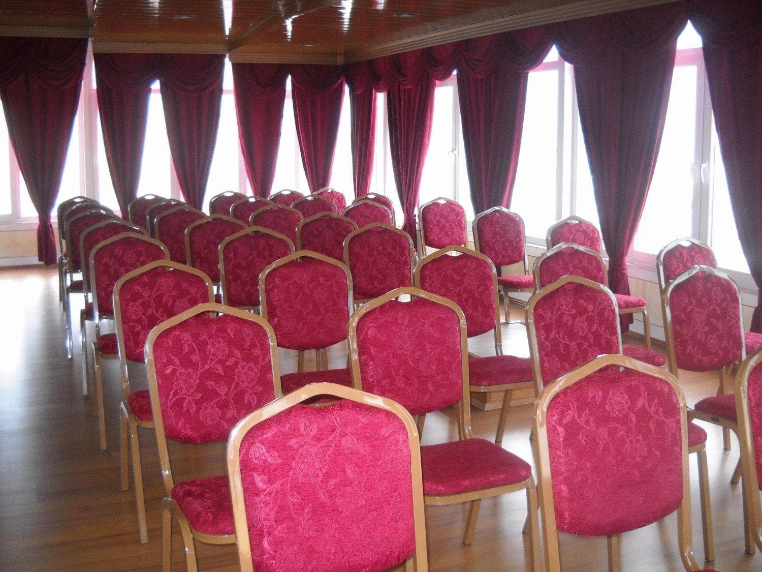 Triana Hotel - Image 2