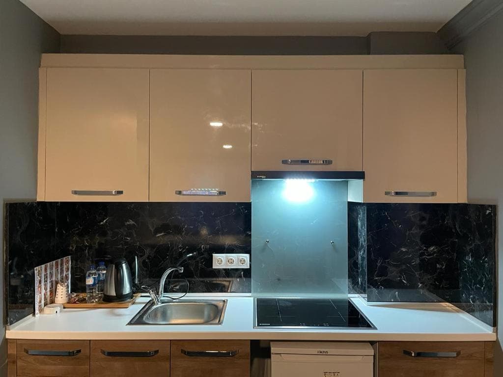 On4 Rooms & Suites - Image 3