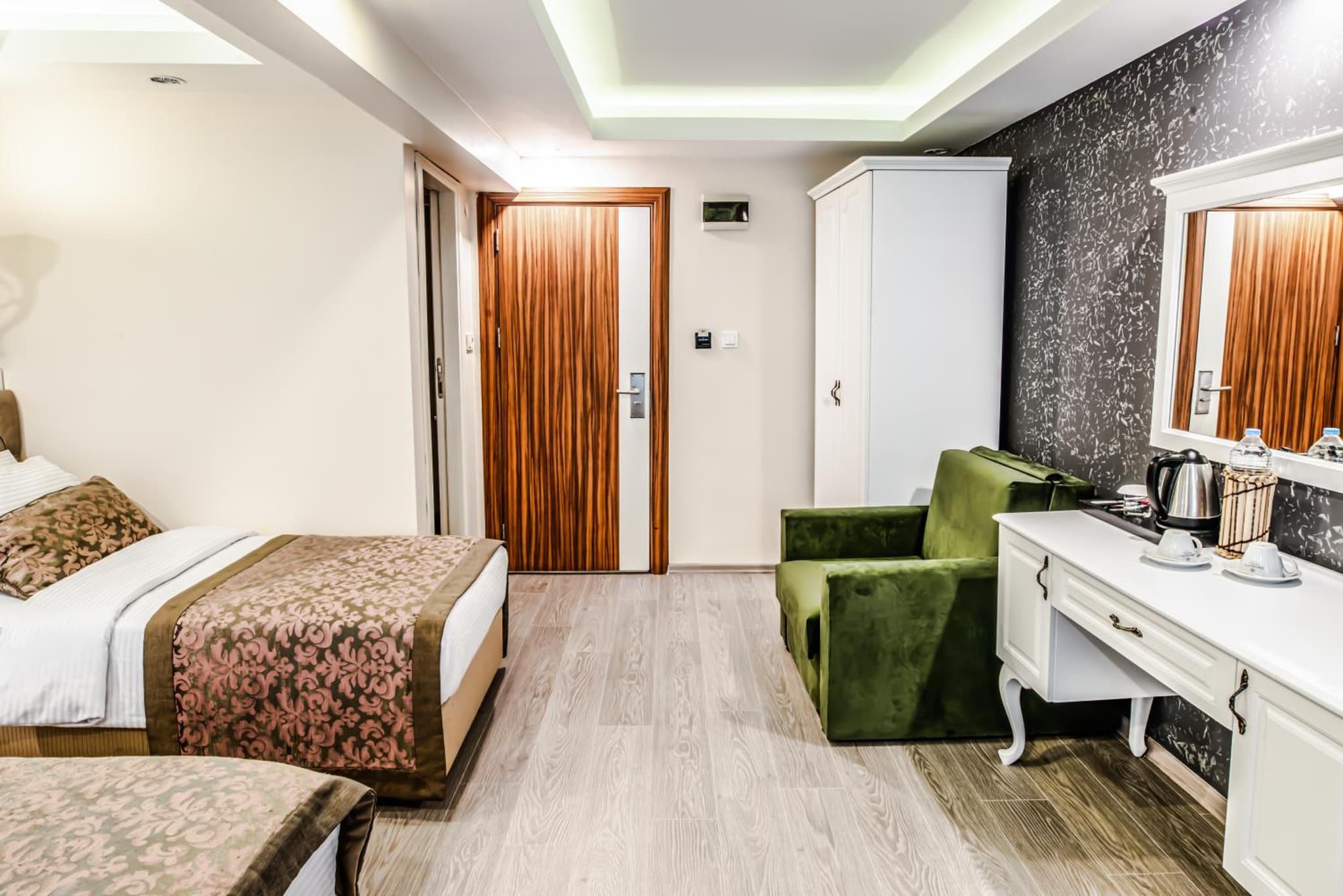 Lazz City Hotel - Image 4