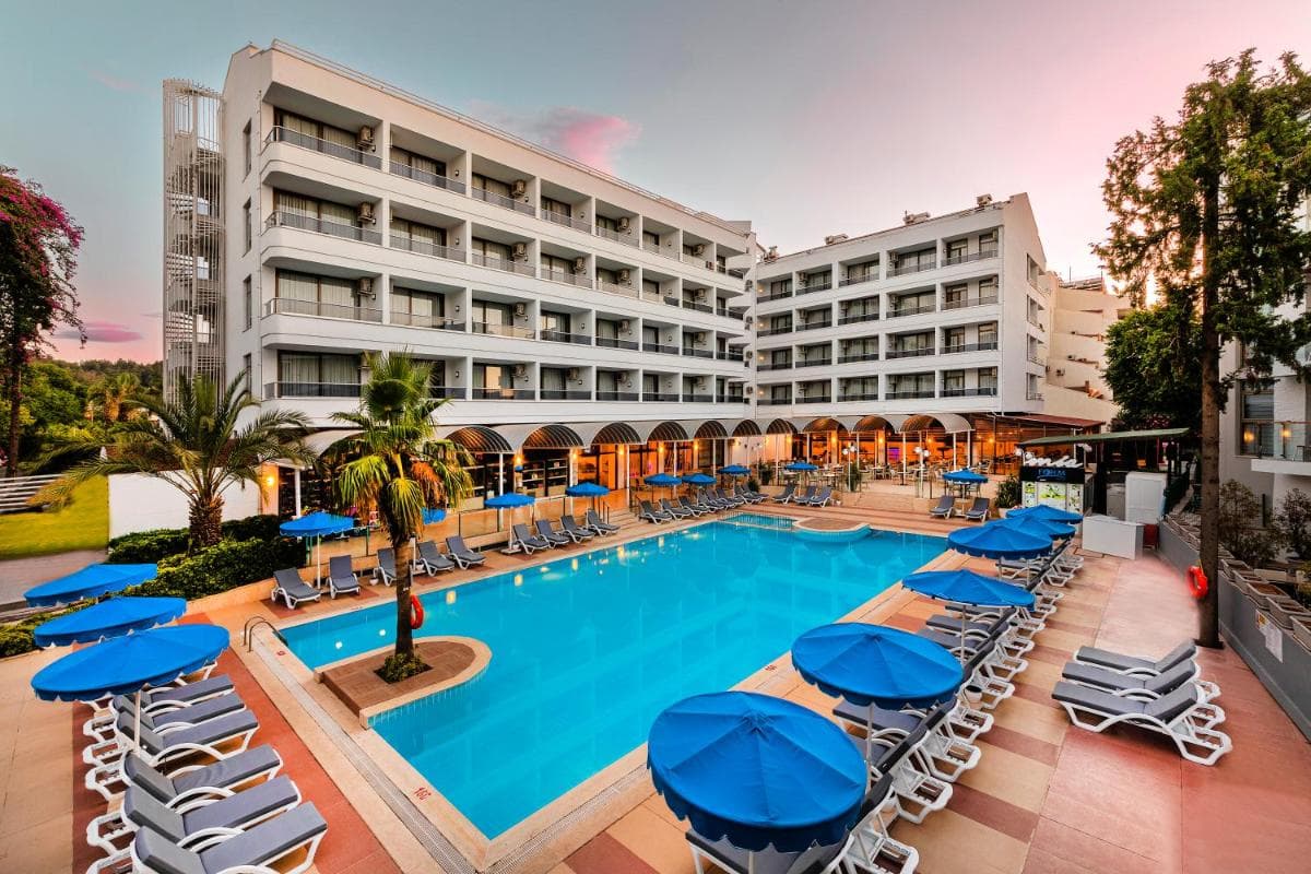 Kayamaris Hotel - Image 1