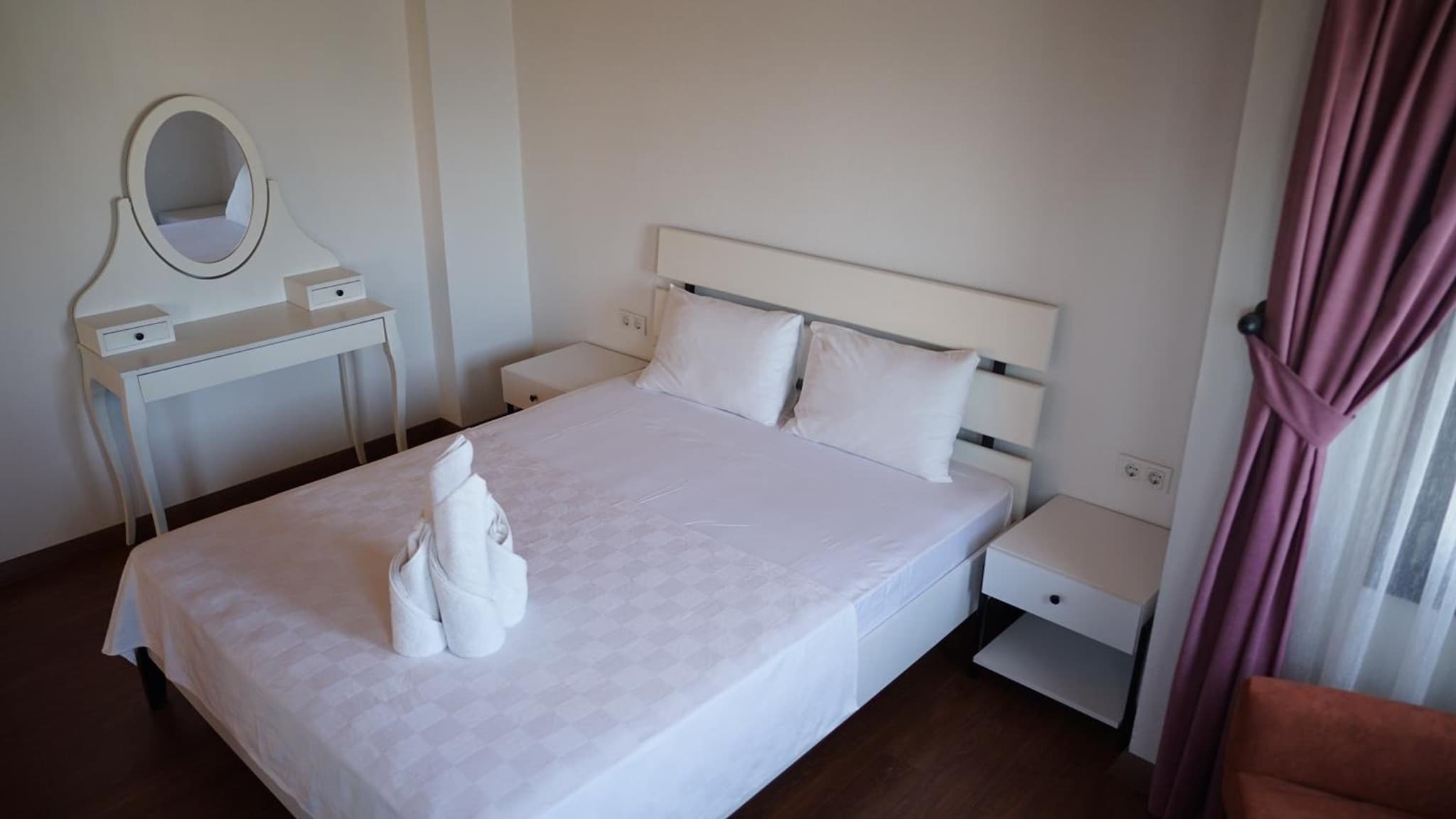 Karyada Hotel - Image 4