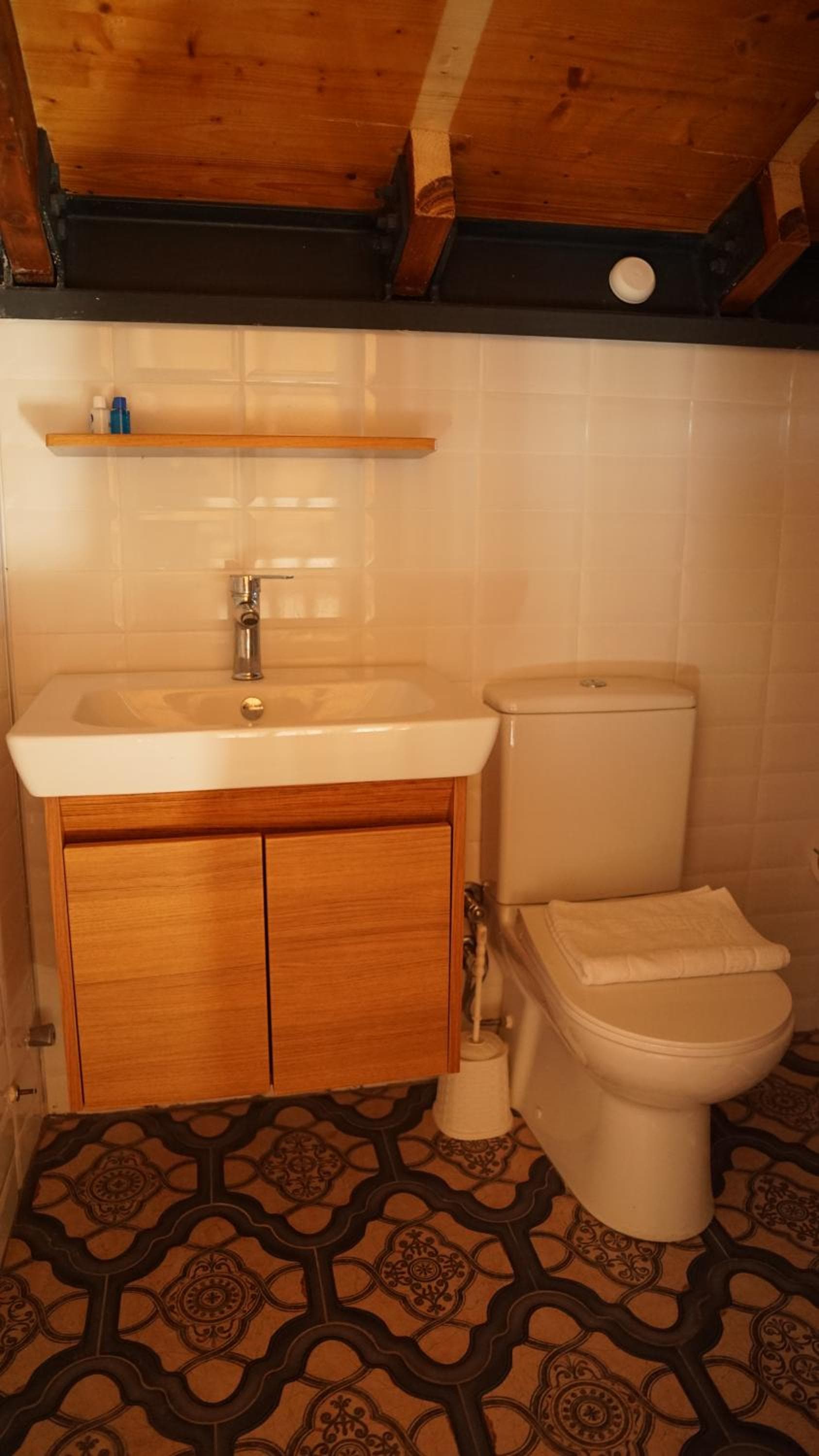 Karyada Hotel - Image 3