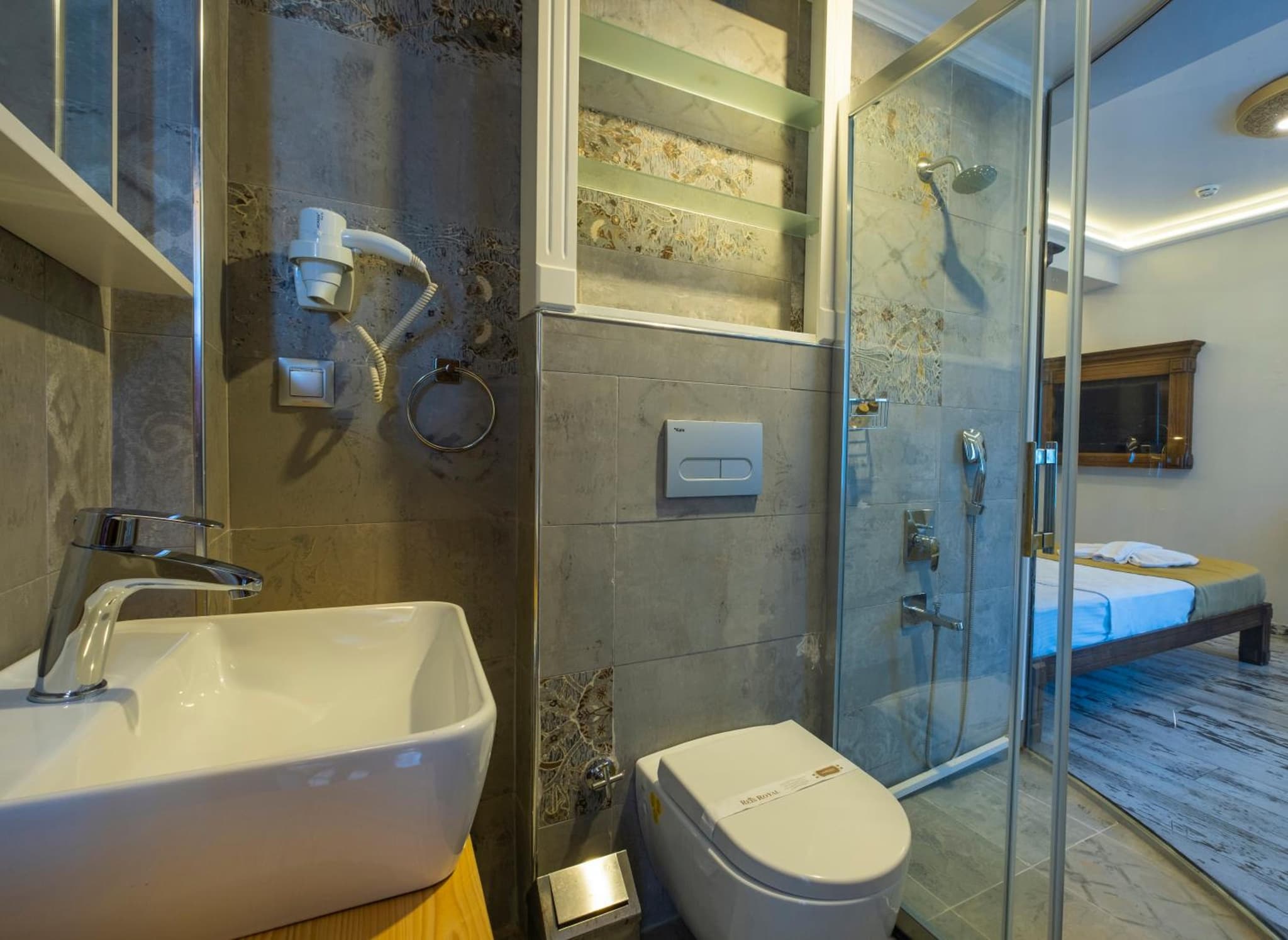 Reis Royal Otel - Image 2