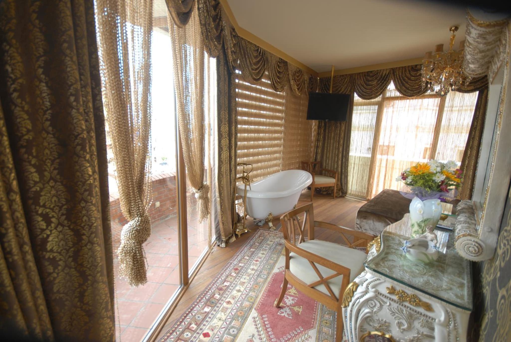 Galata Palace Otel - Image 2