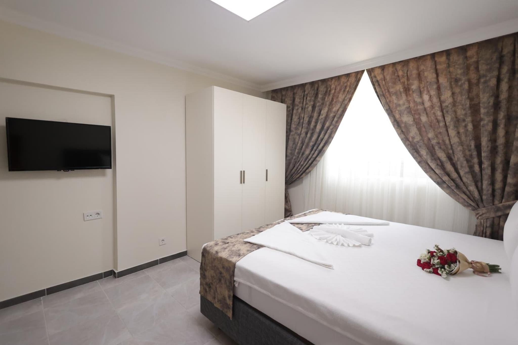 Bonita Apart - Image 4