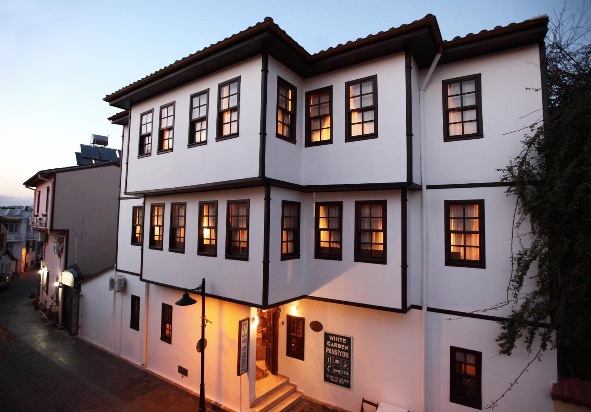 White Garden Hotel-Adult Only - Image 1