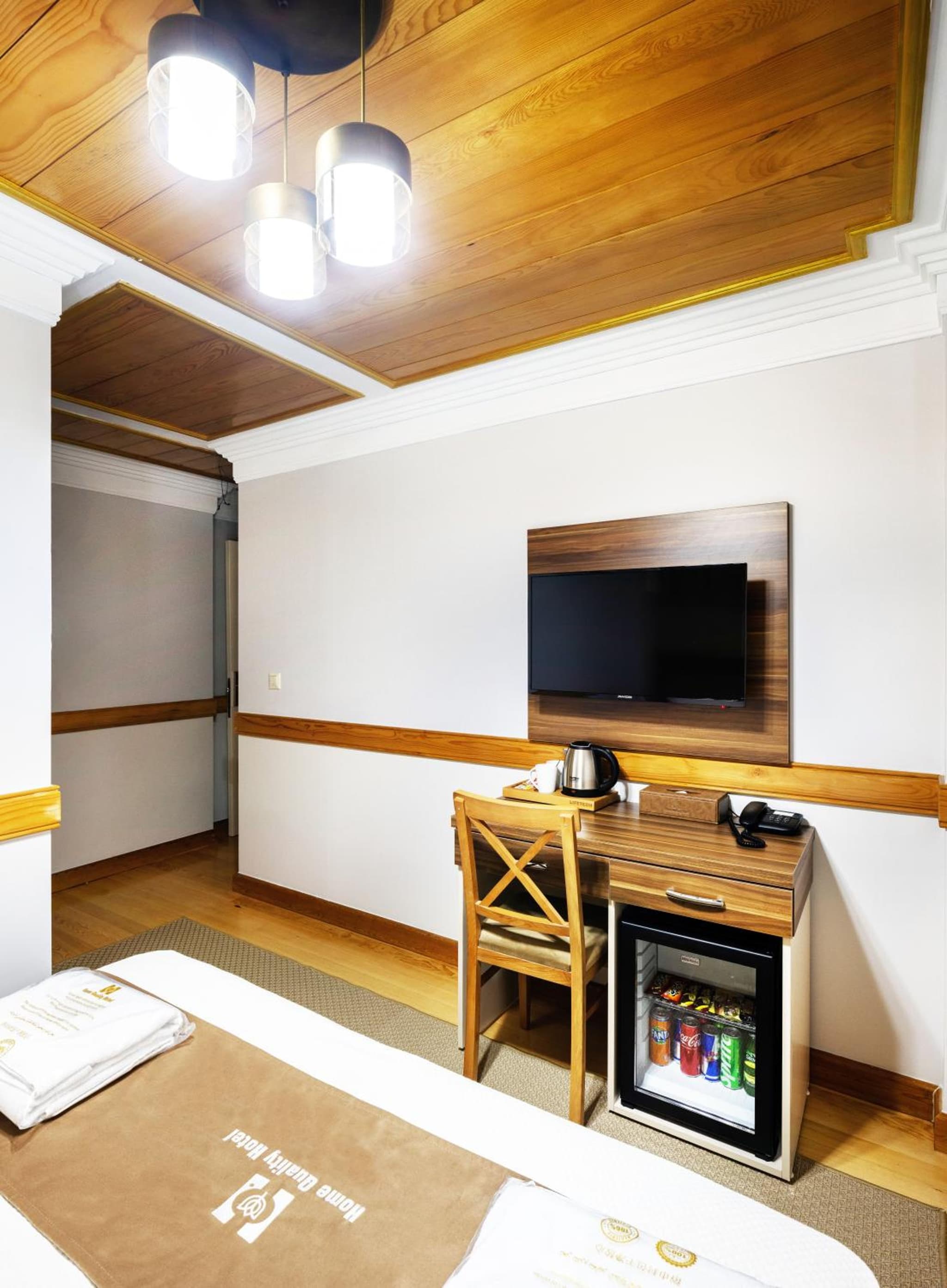 HOME QUALITY HOTEL - Image 1