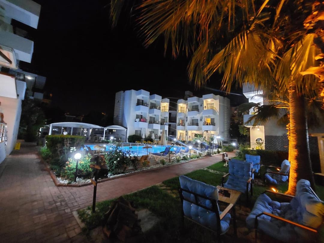 Summer rose hotel