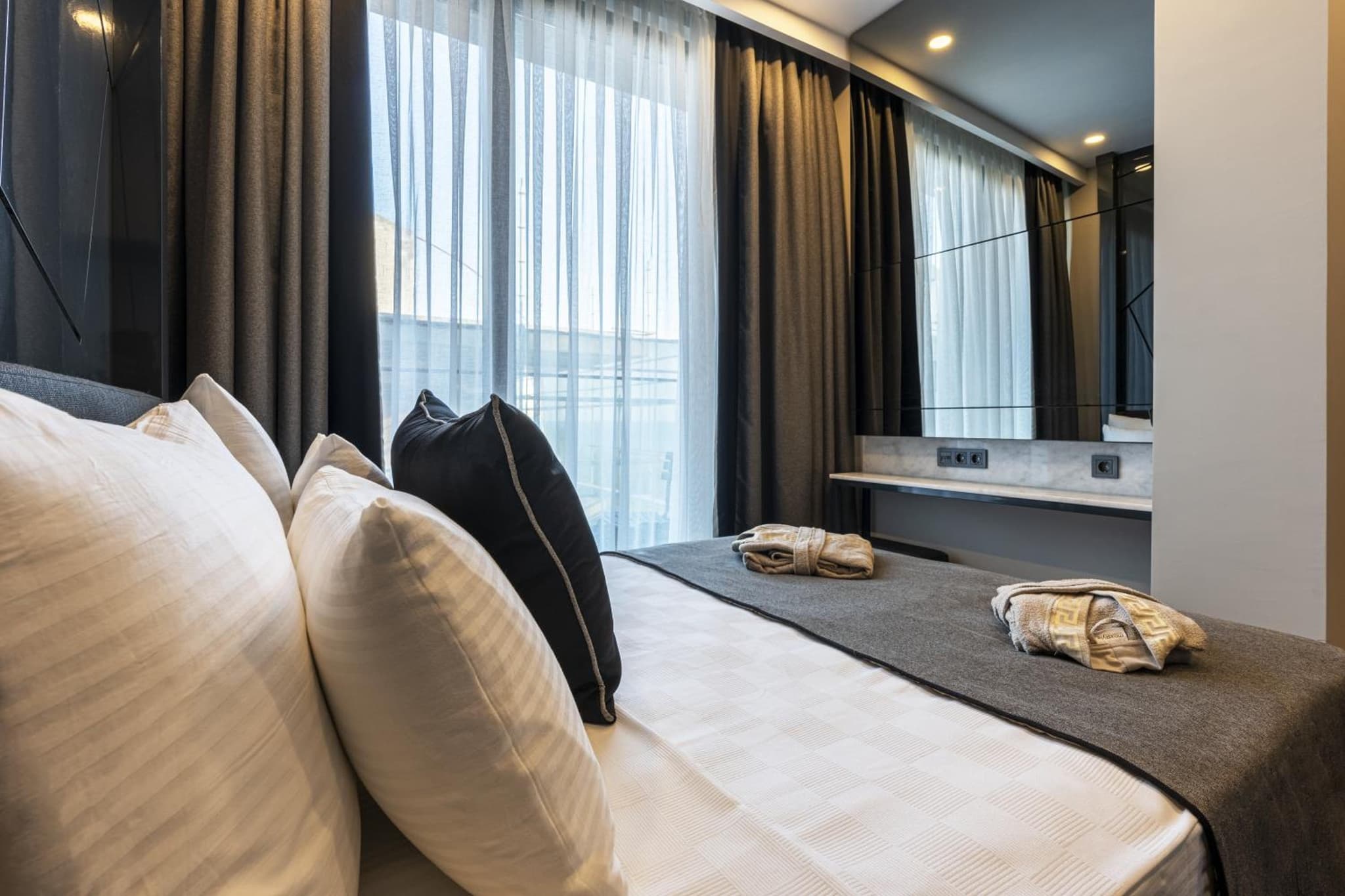 Lucky Monkey Hotel - Image 1