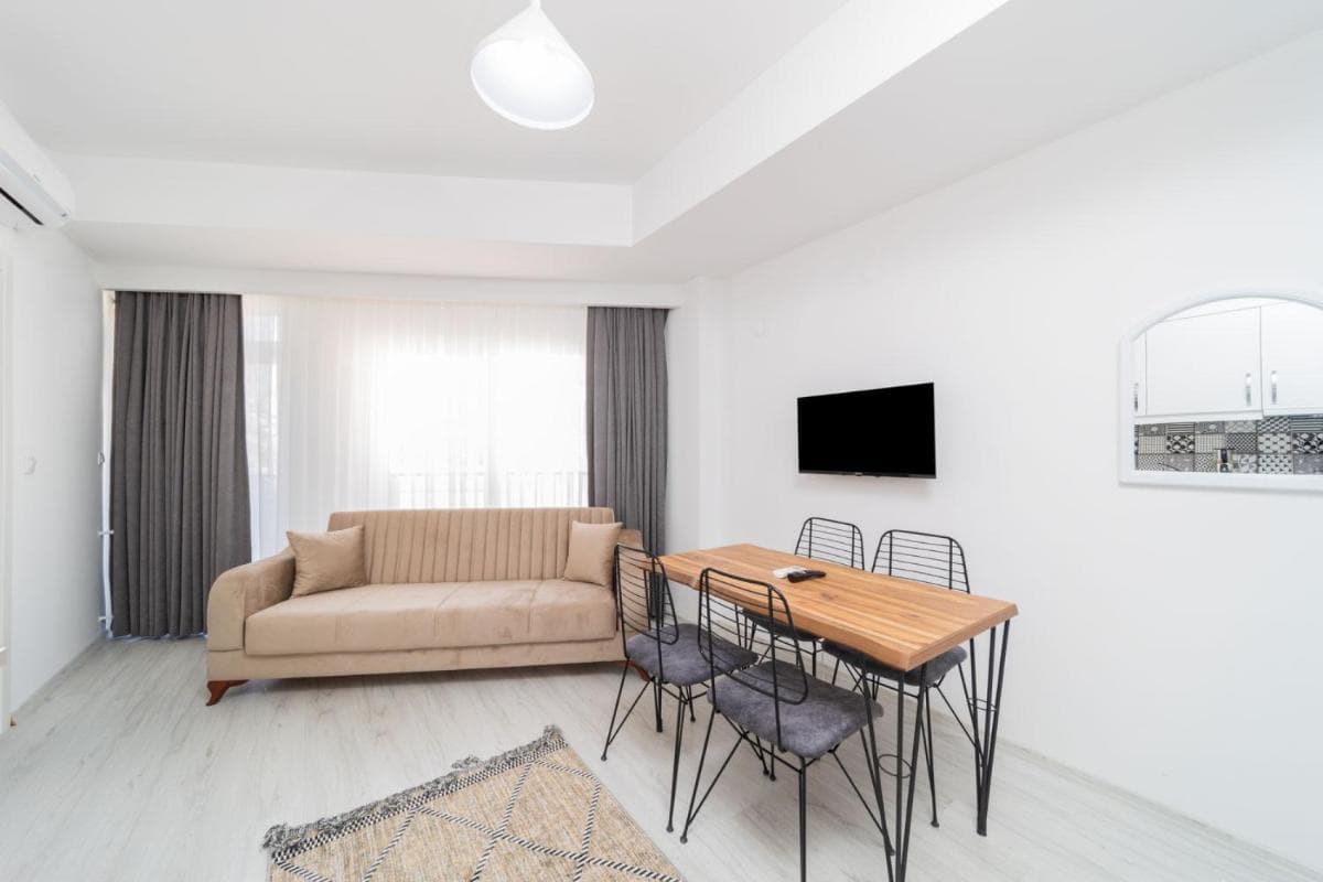 Modern and Comfortable Apartment in Muratpasa - Image 1