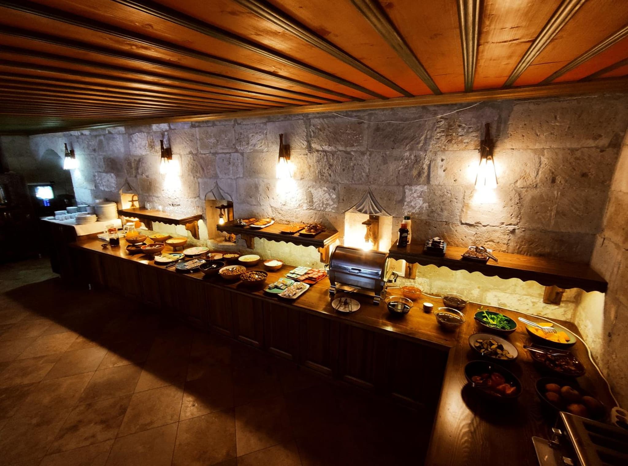 Elegance Cave Suites & Restaurant - Image 2