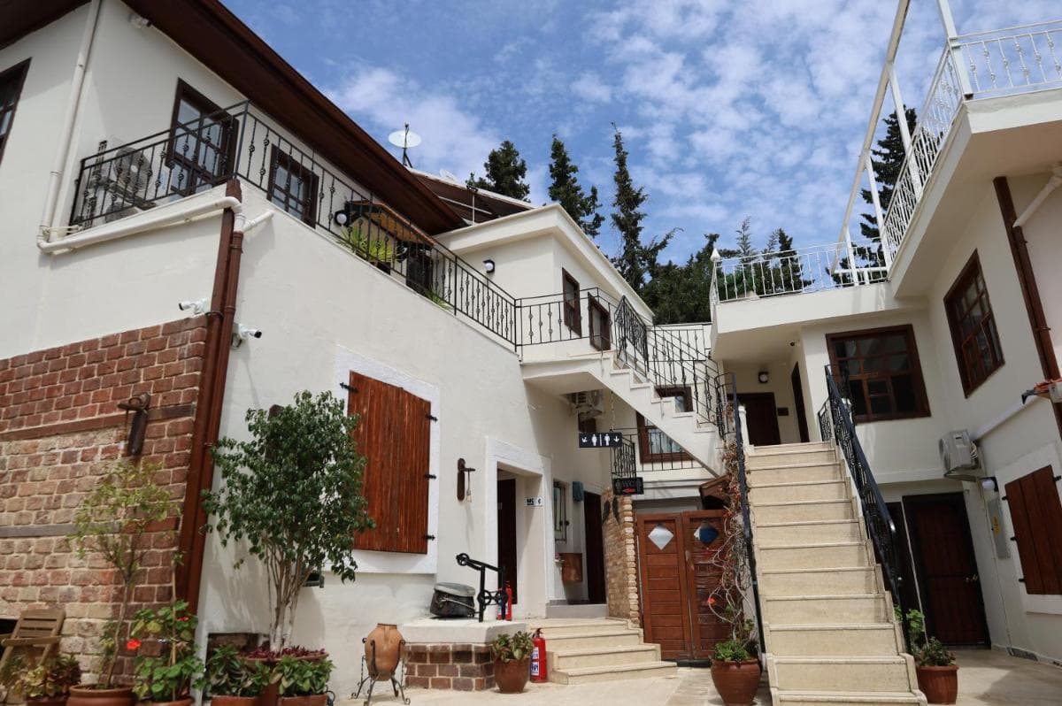 Blue Sea Garden - Image 1