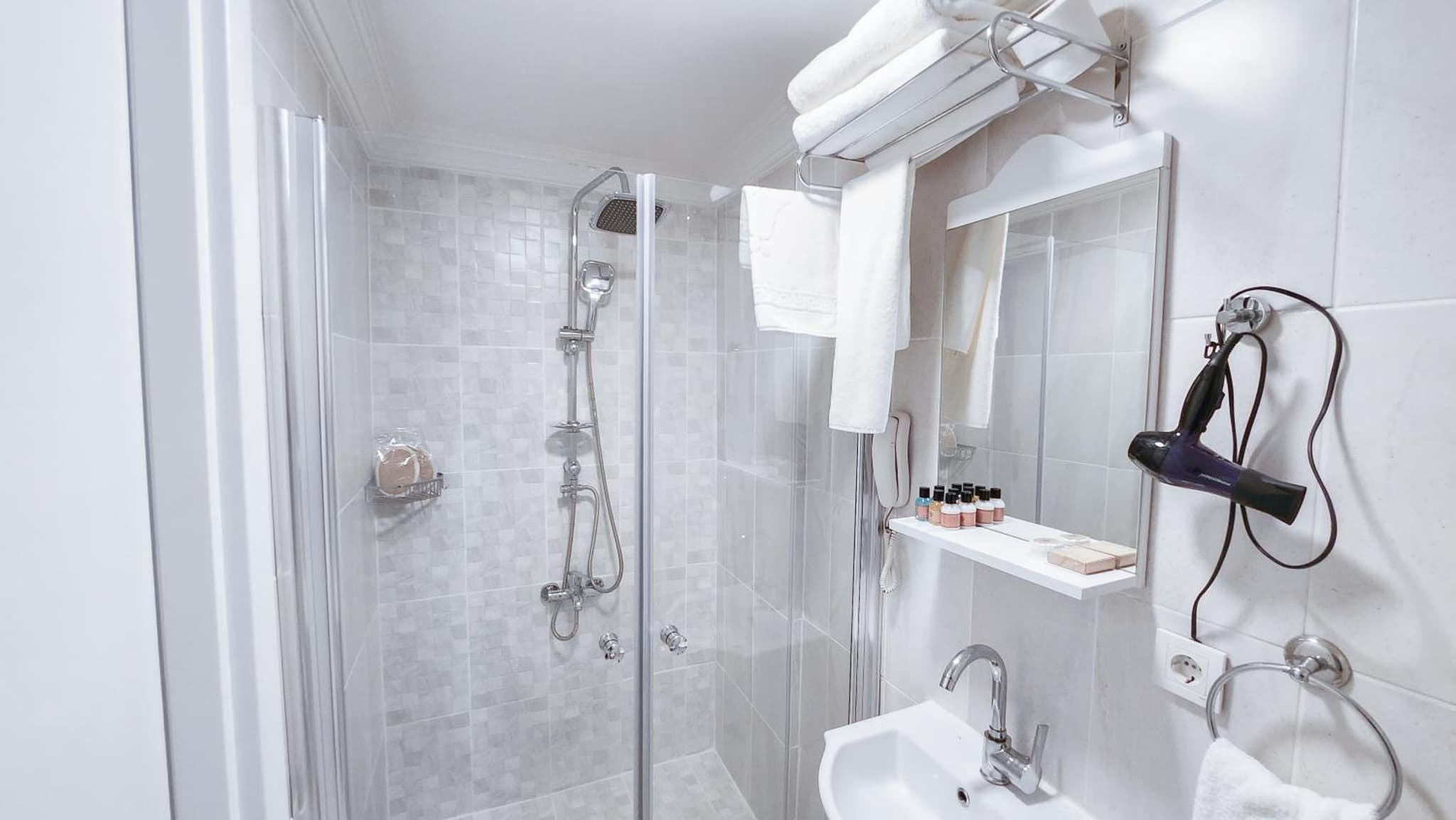 EA Exclusive Otel - Image 1