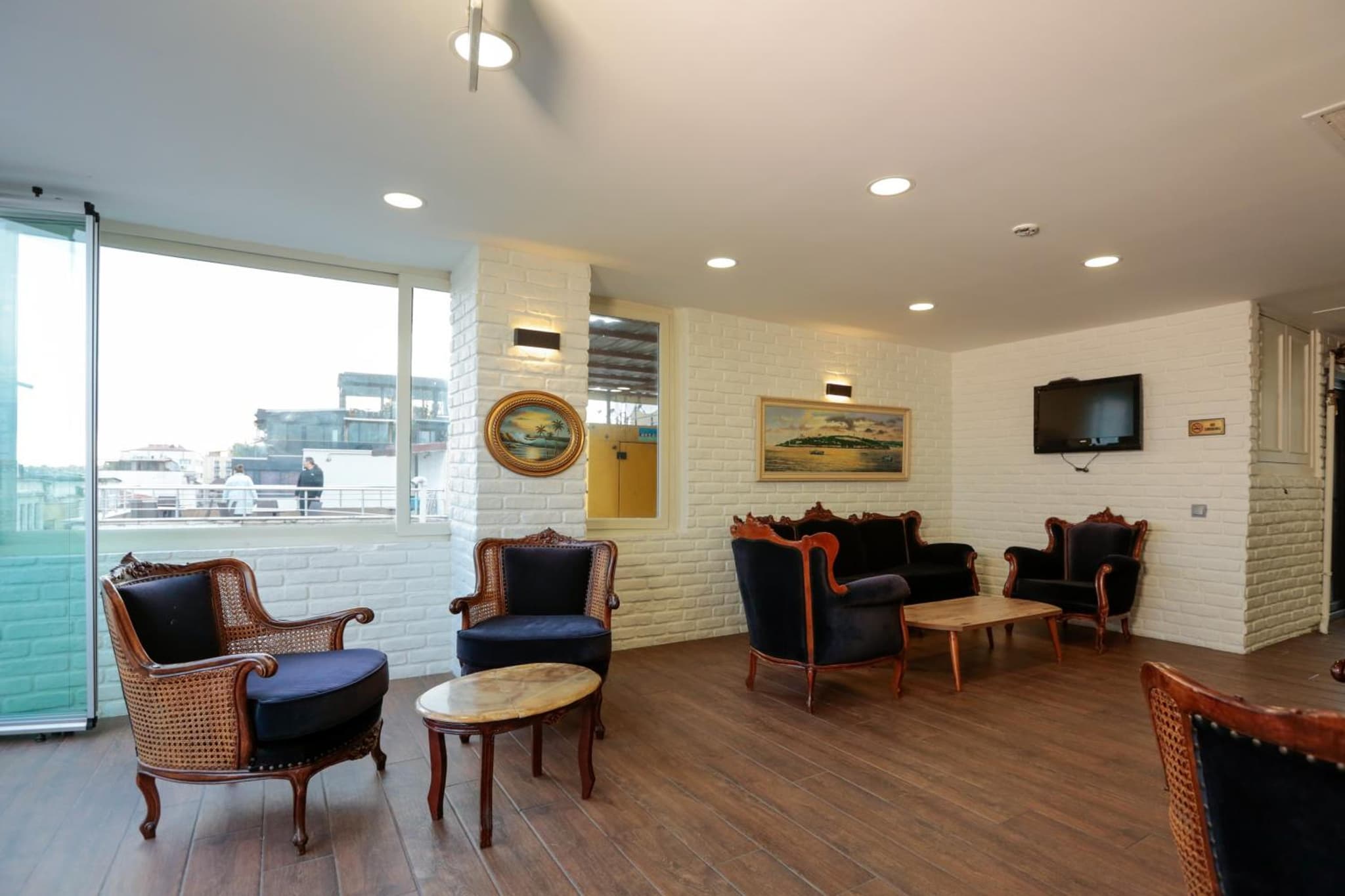 Nova City Hotel - Image 2