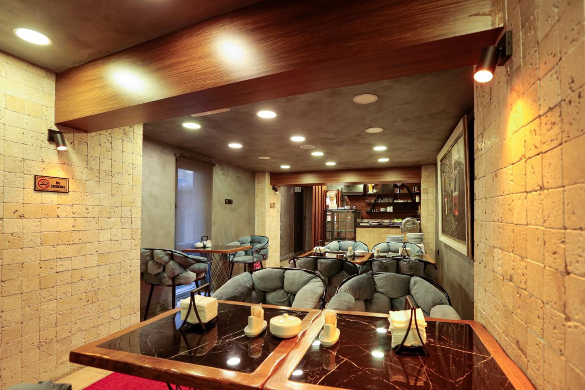 Nova City Hotel - Image 1