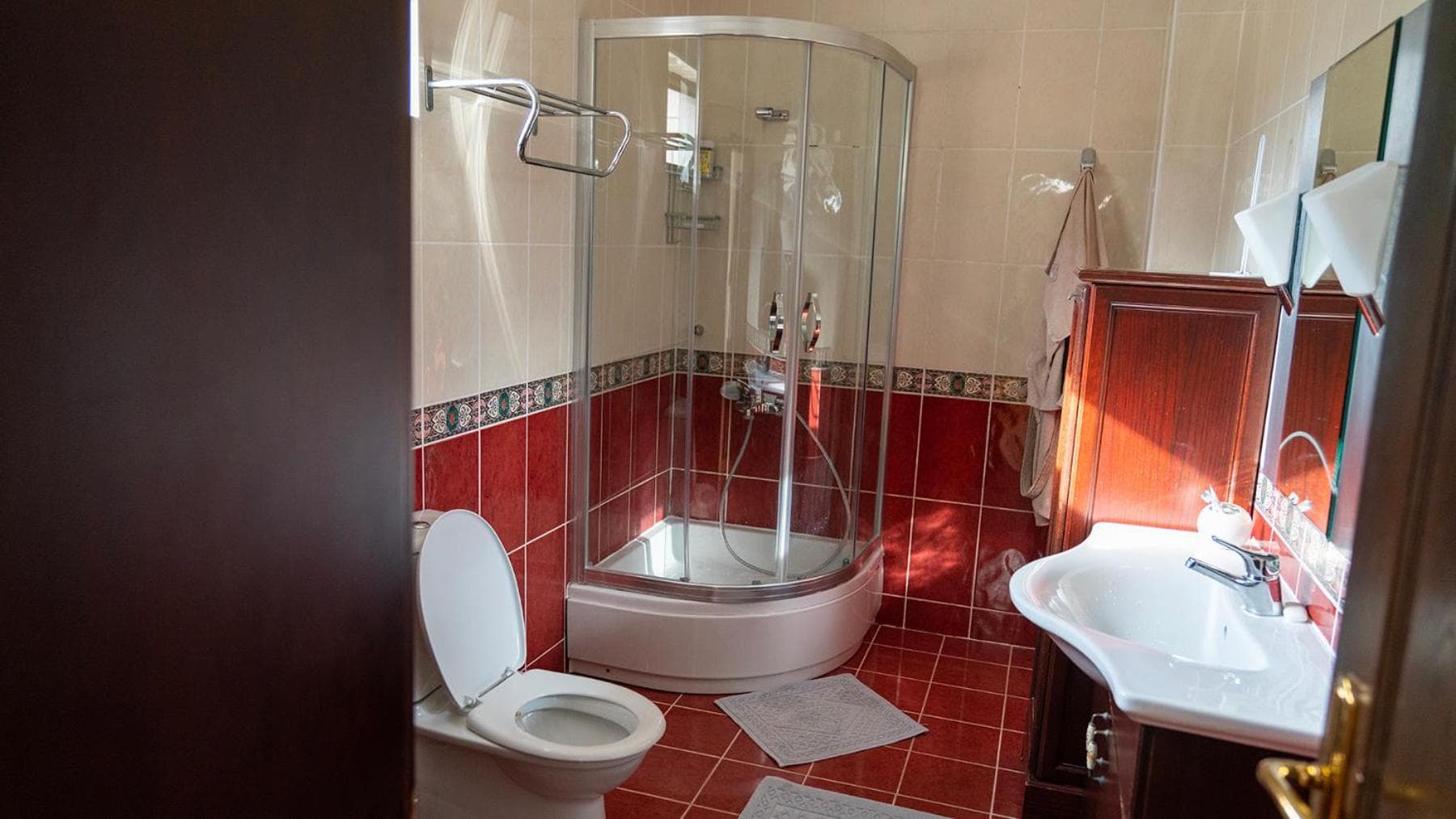 Spacious Villa with Sea and Mountain View - Image 3