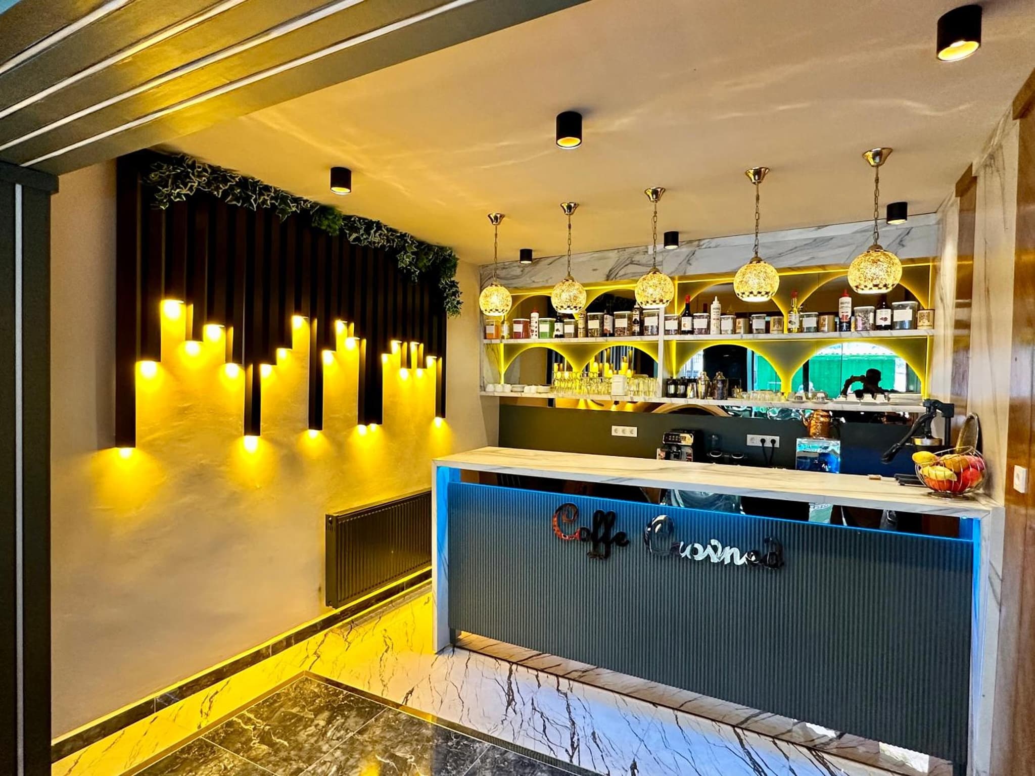 Crowned Plus Otel - Image 4