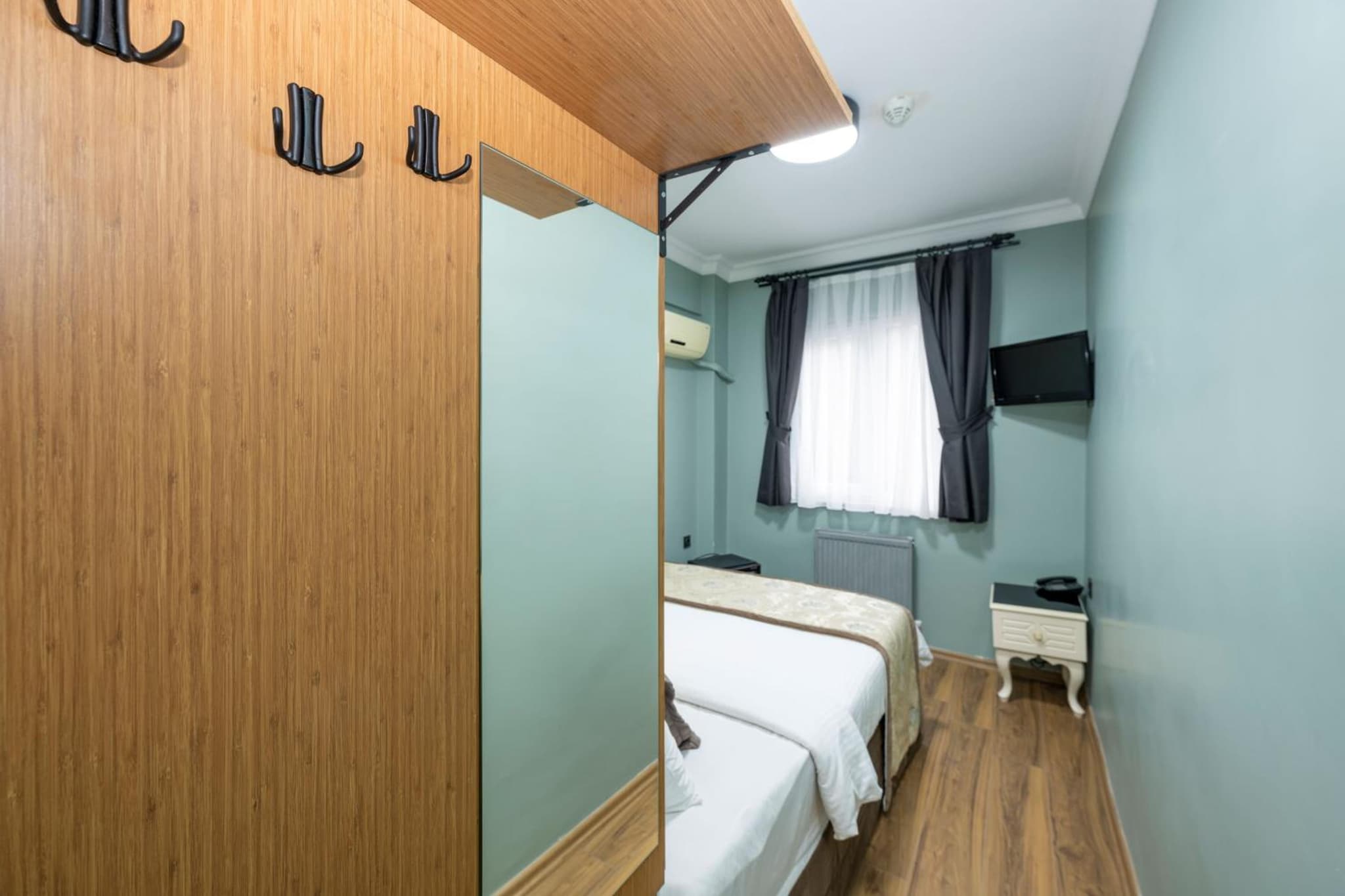 Ista Palace Hotel - Image 2