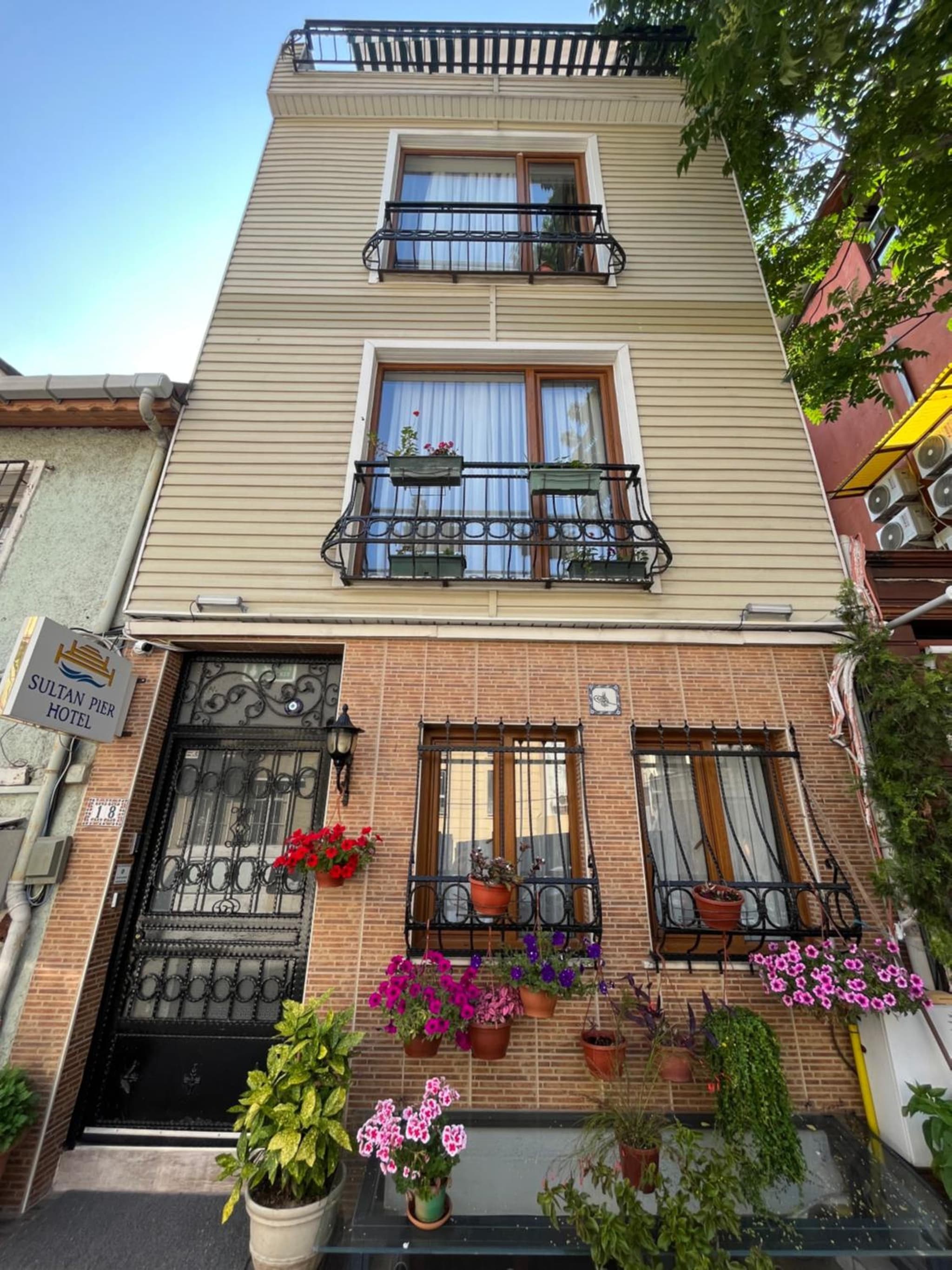 Sultan Pier Otel - Image 1