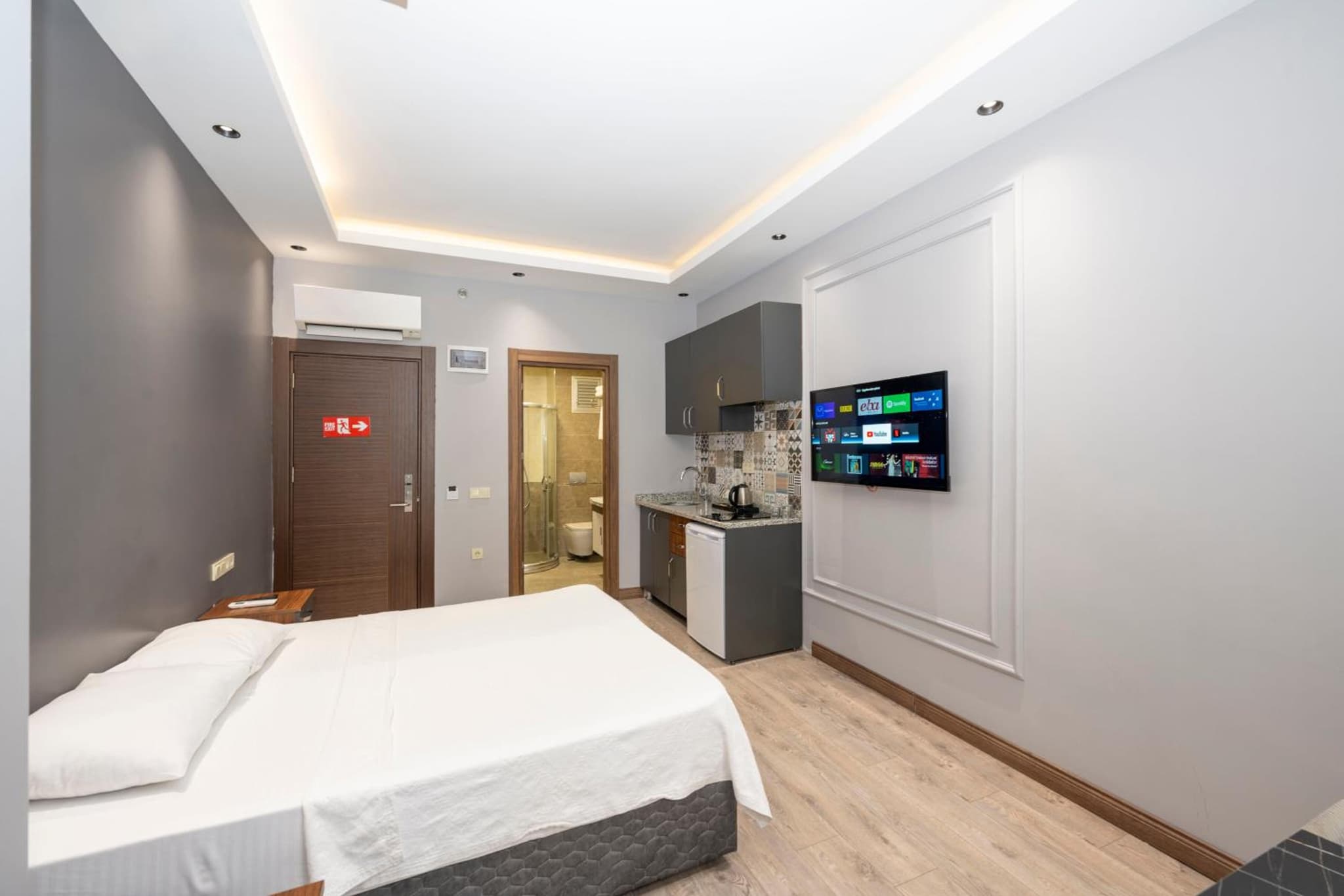 Comfort Suites Otel - Image 1