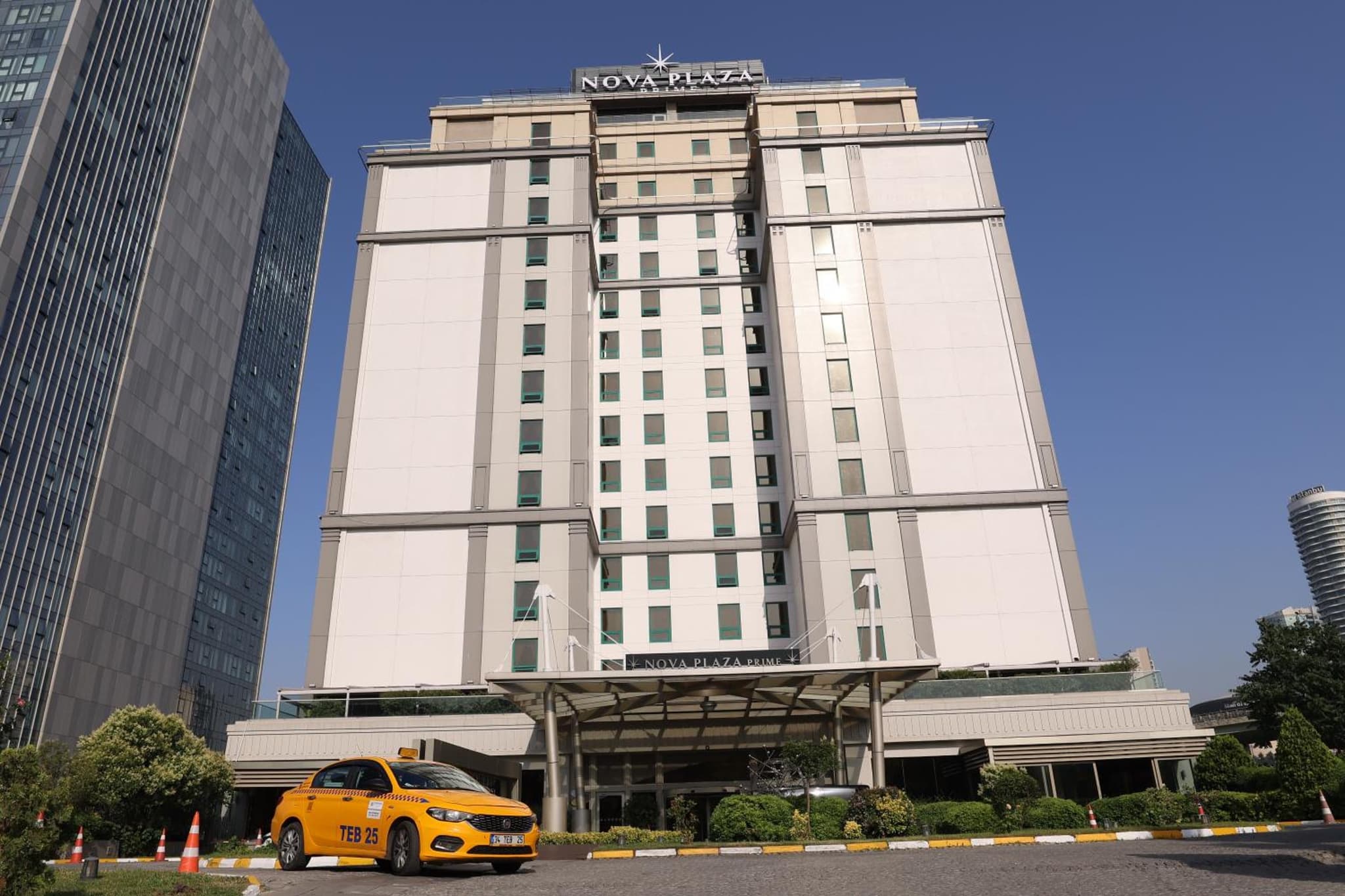Nova Plaza Prime Hotel - Image 1