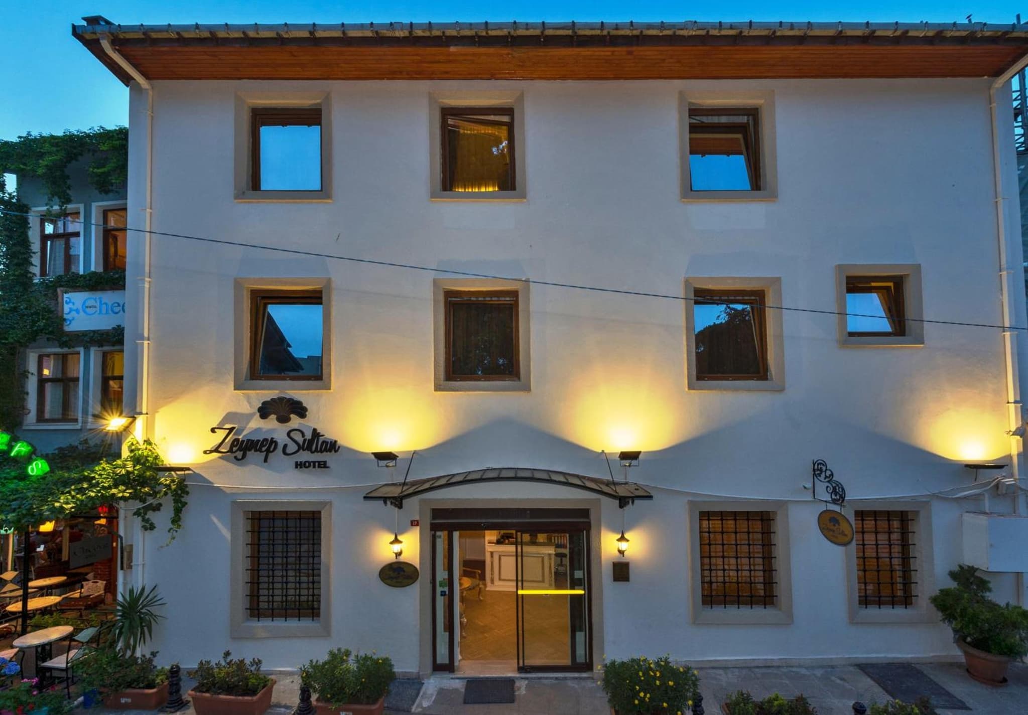 Zeynep Sultan Hotel - Image 1