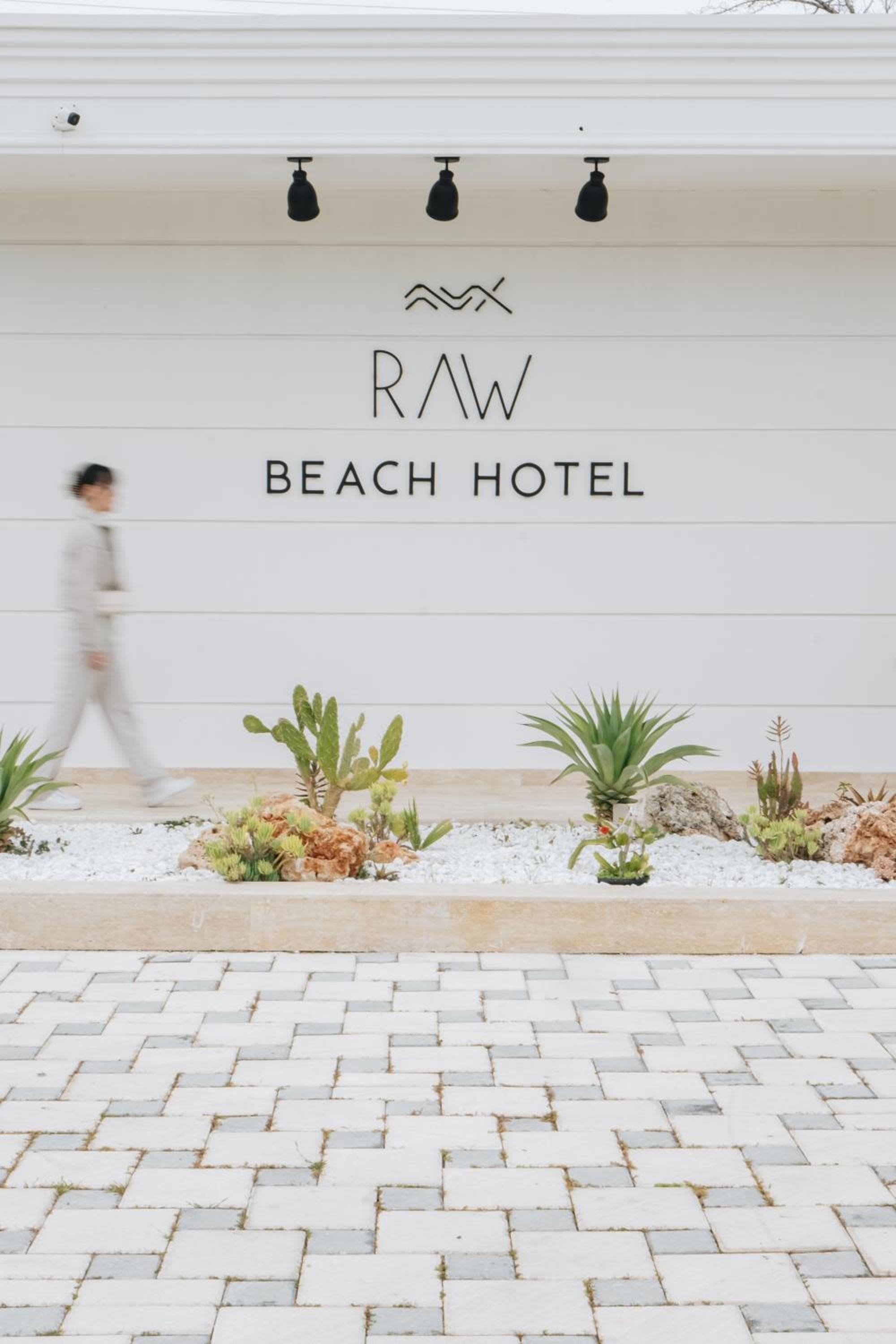 RAW BEACH OTEL - Image 1