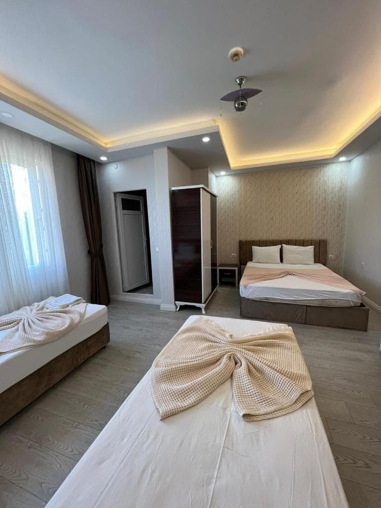 Grand Black Otel - Image 1