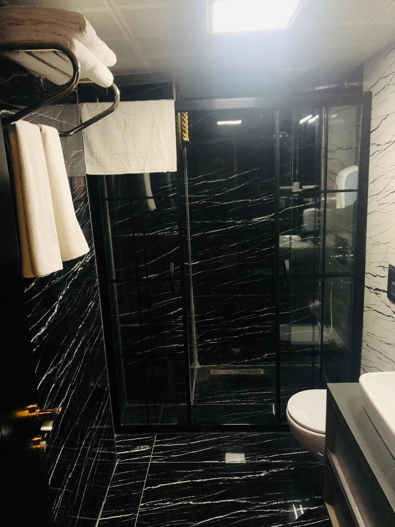 KY Continental Apartments - Image 3