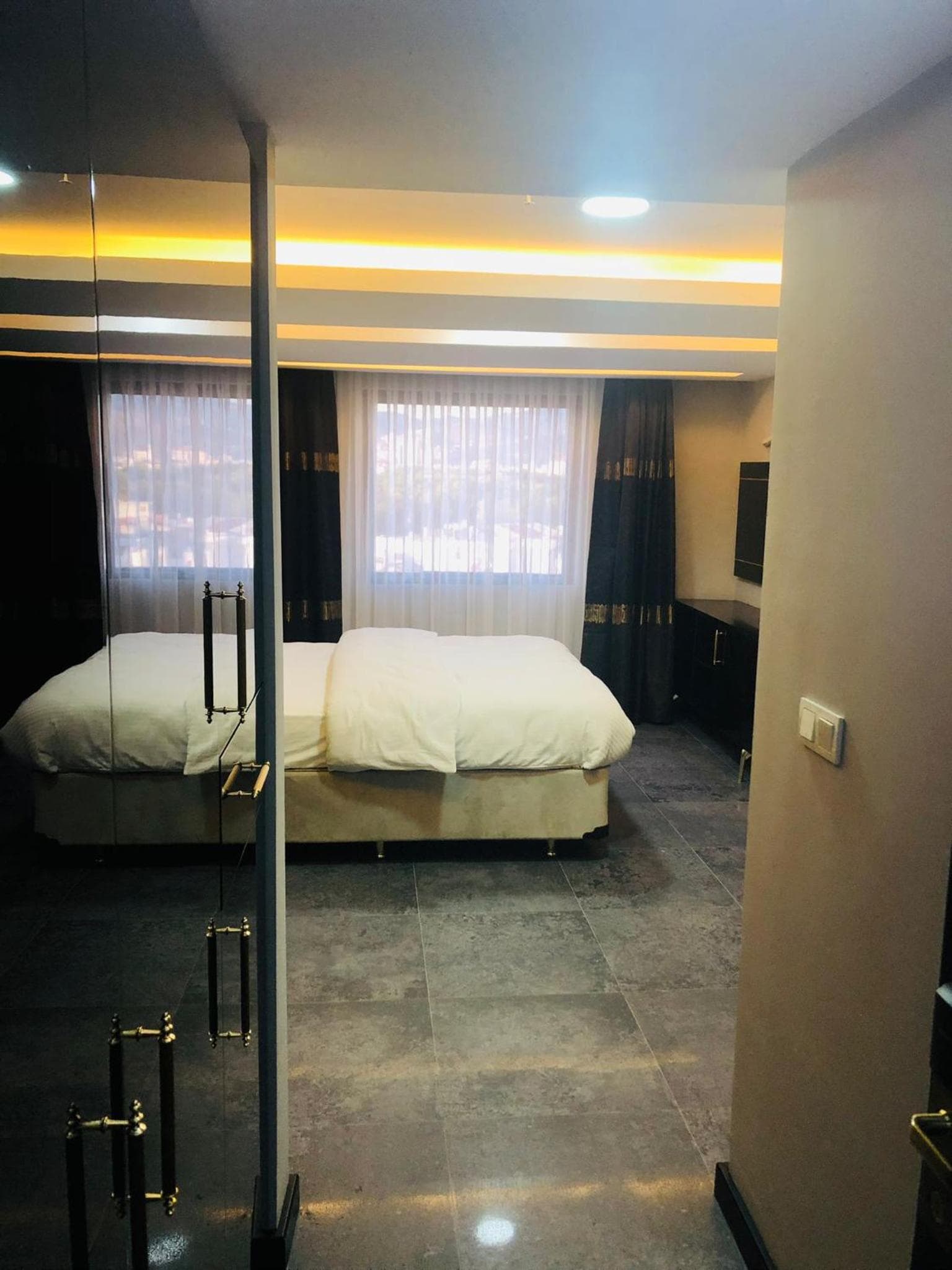 KY Continental Apartments - Image 4