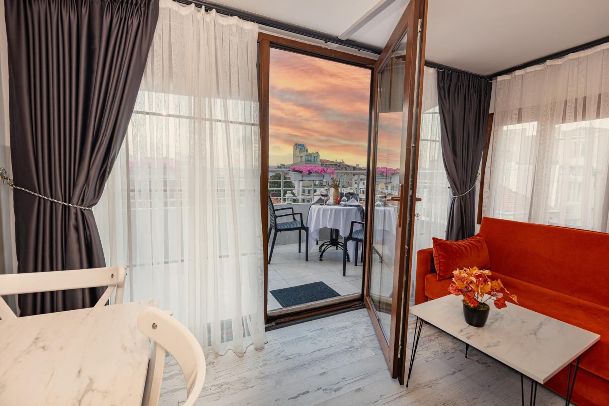 APOLLO HOTEL & APARTMENtS - Image 2