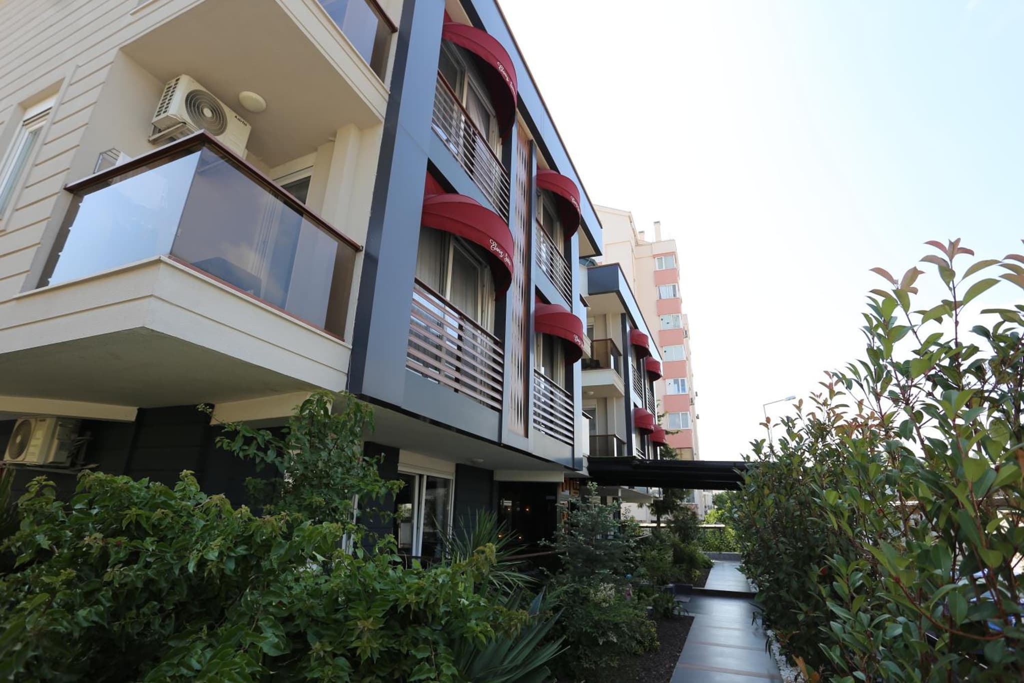 Elanis Suites - Image 1