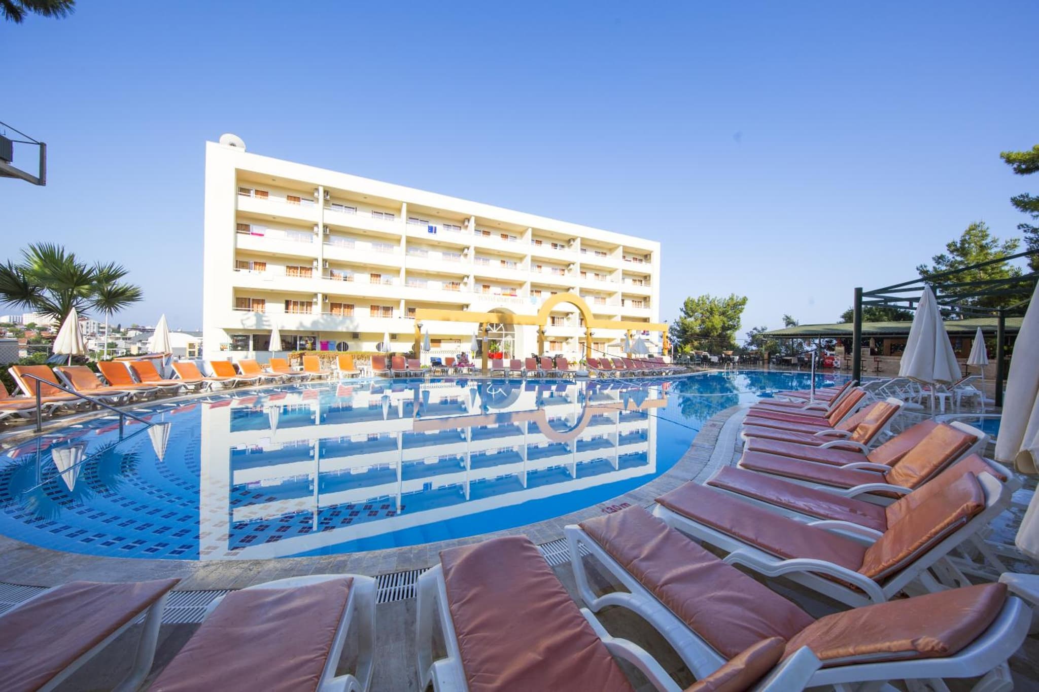 Tuntas Family Suites Kusadasi - Image 2