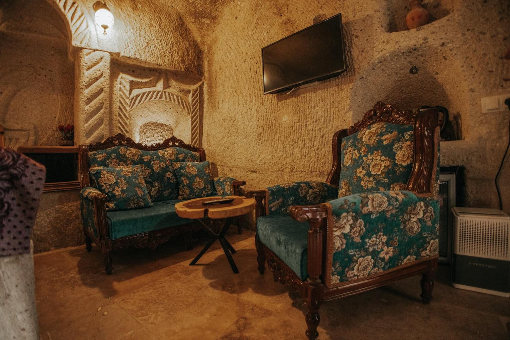 Vintage Cave House Hotel - Image 2