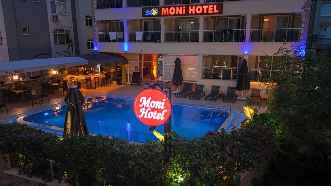 Moni Hotel fotoğrafı
